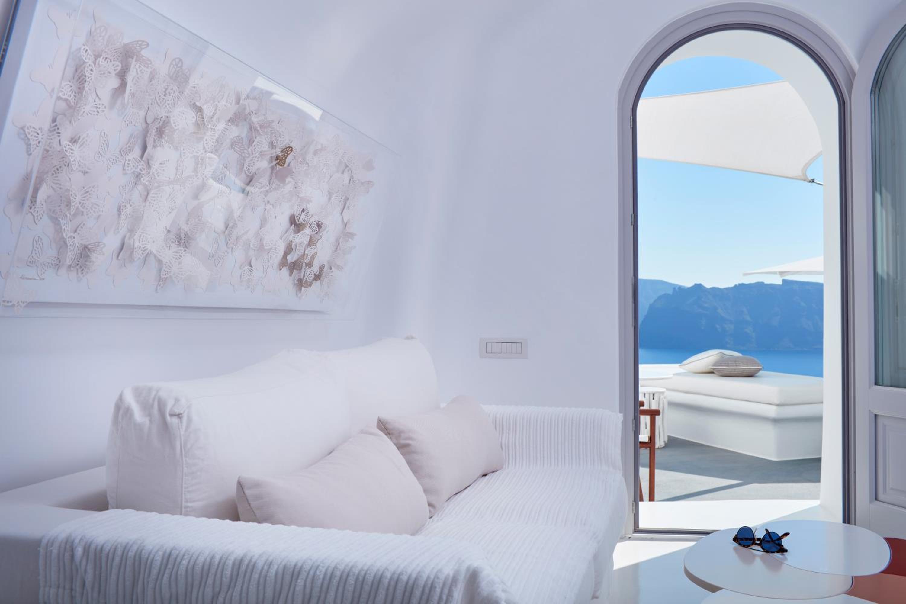 Deluxe Suite with Caldera View - Photo 3