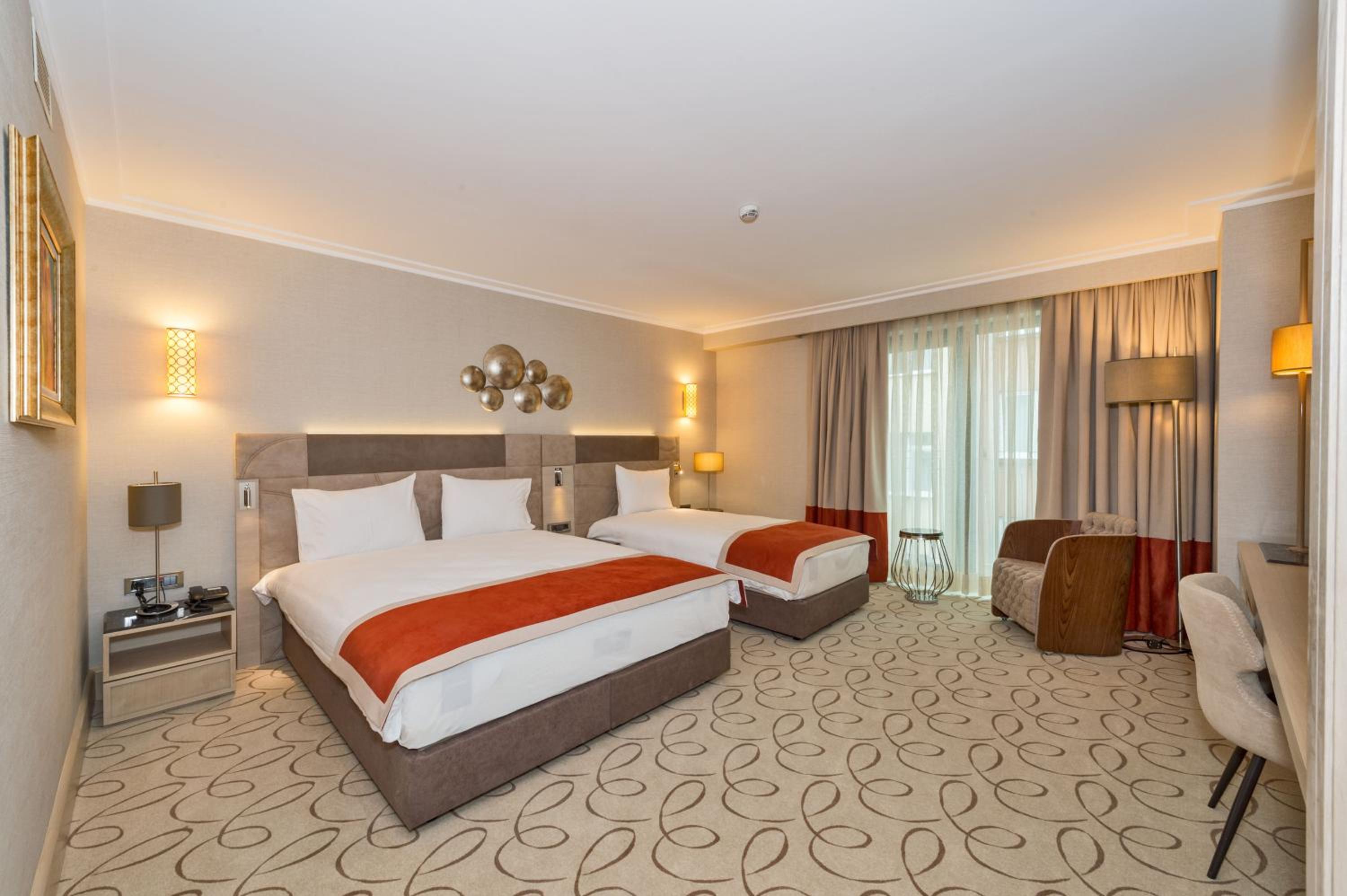 Deluxe Triple Room photo 2