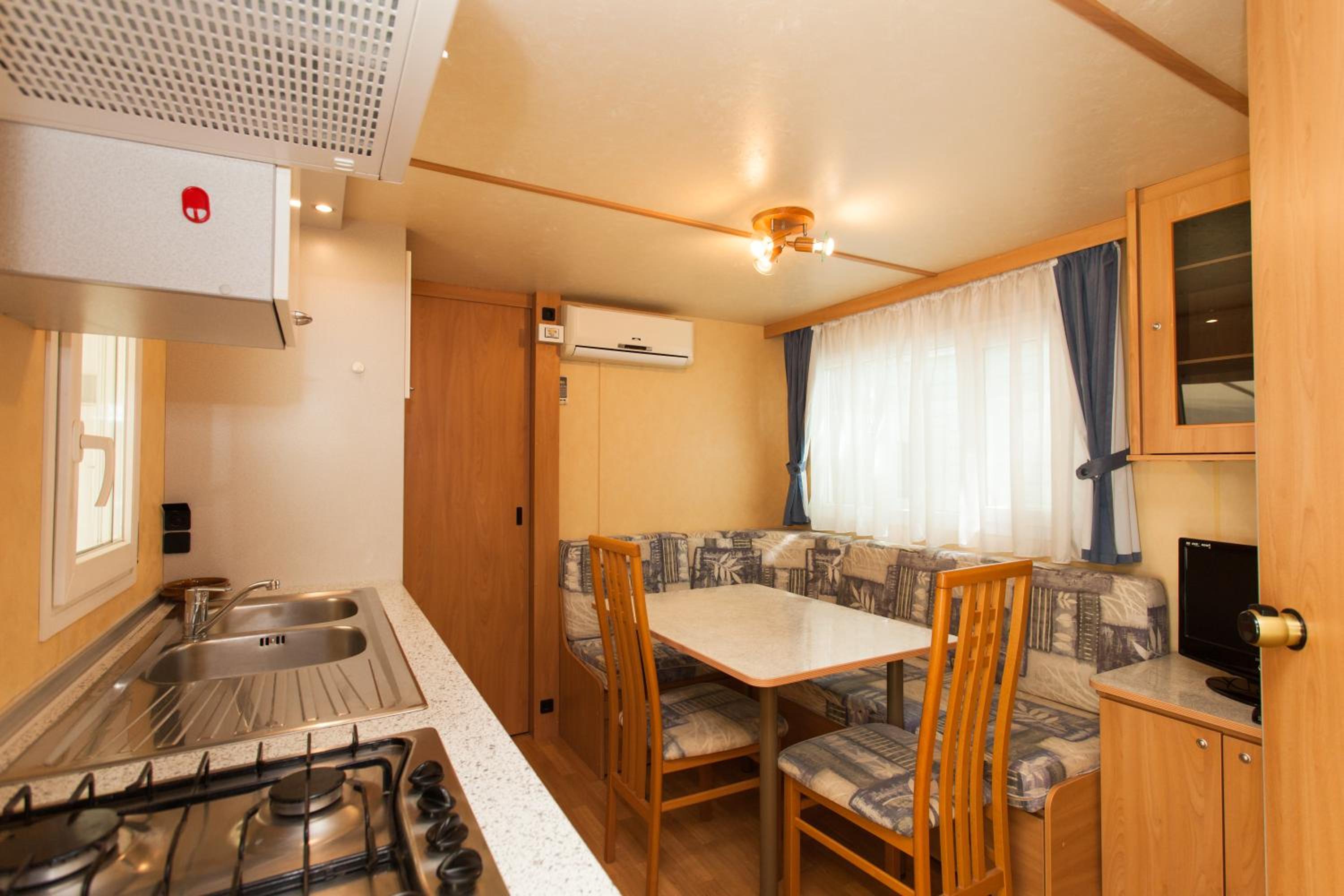 Mobile Home photo 3