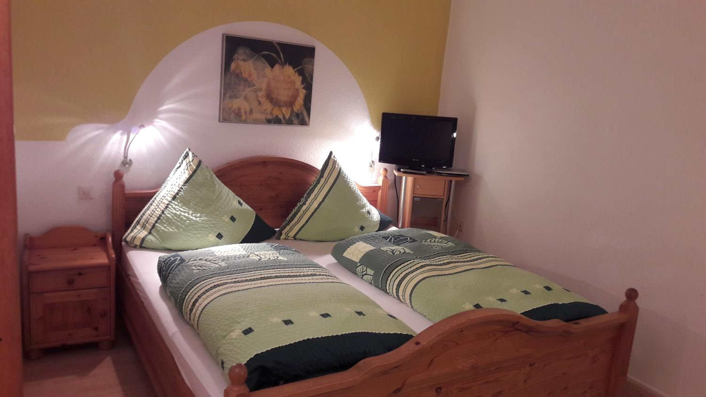 Quadruple Room with Balcony - Photo 3