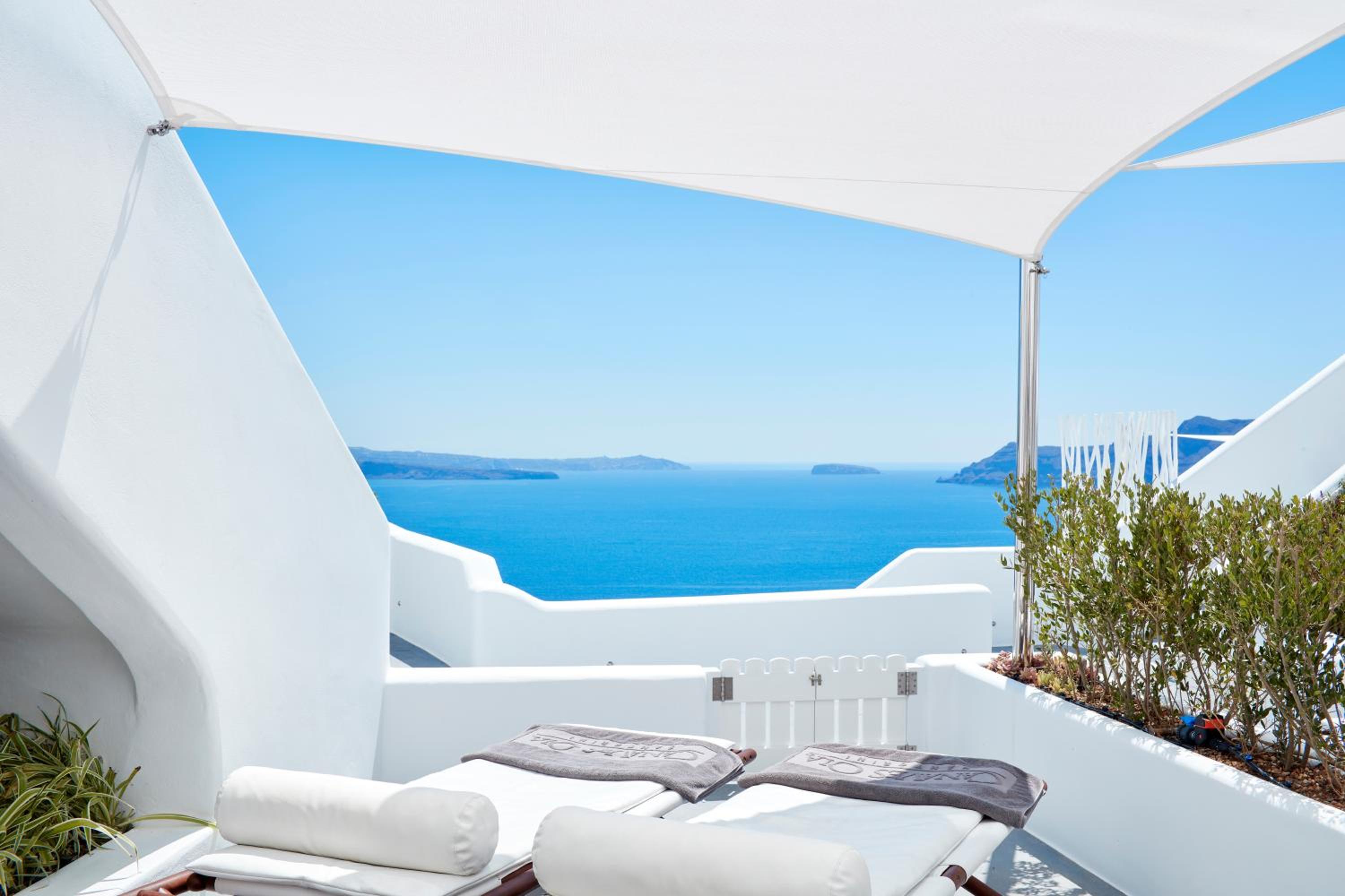 Deluxe Suite with Caldera View - Photo 6