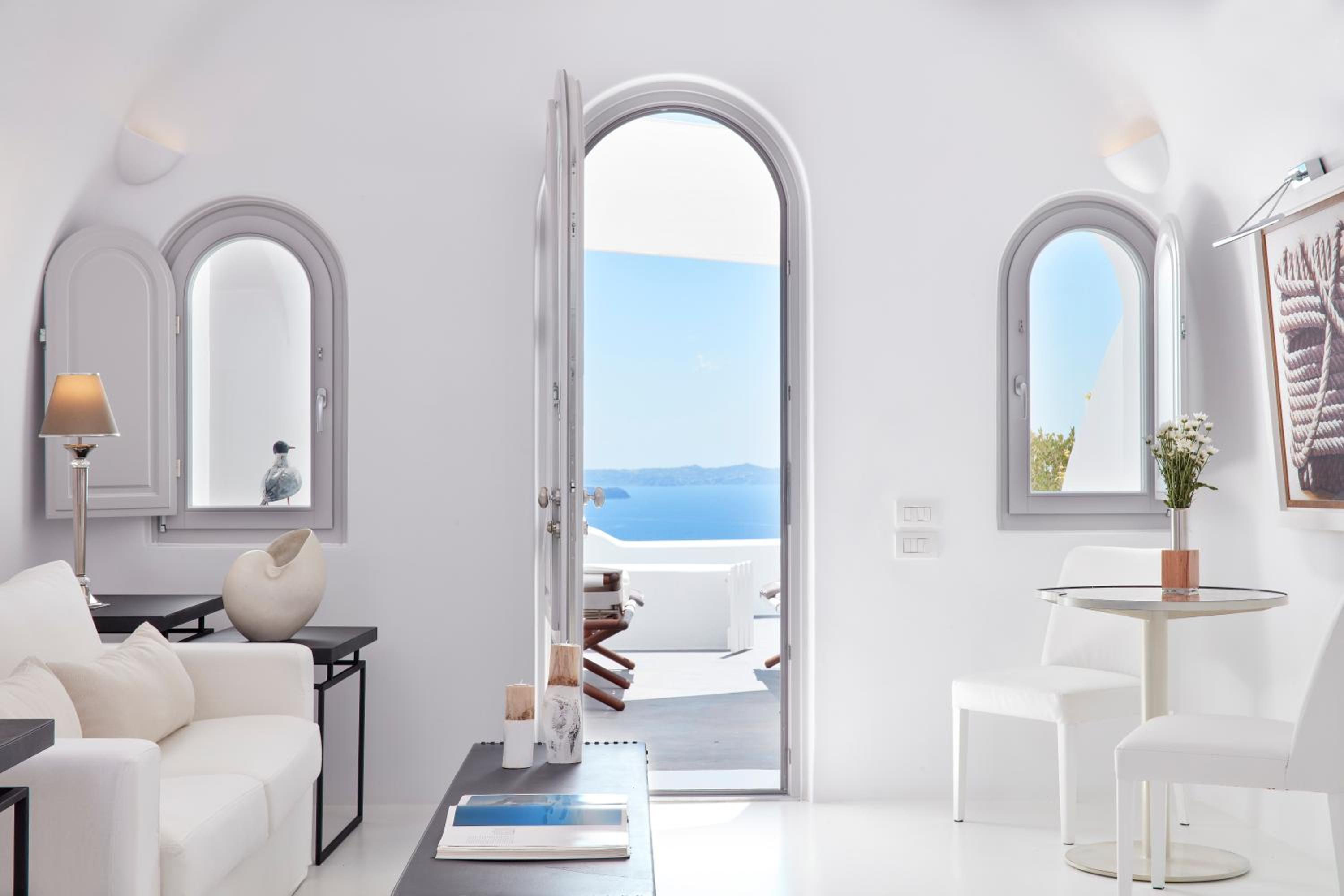 Deluxe Suite with Caldera View - Photo 2