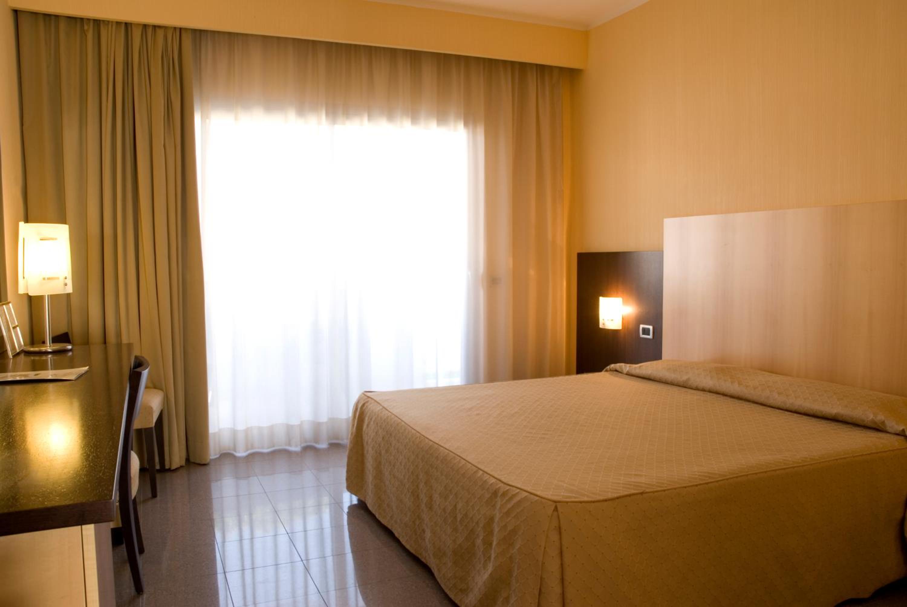 Standard Double or Twin Room - Photo 1