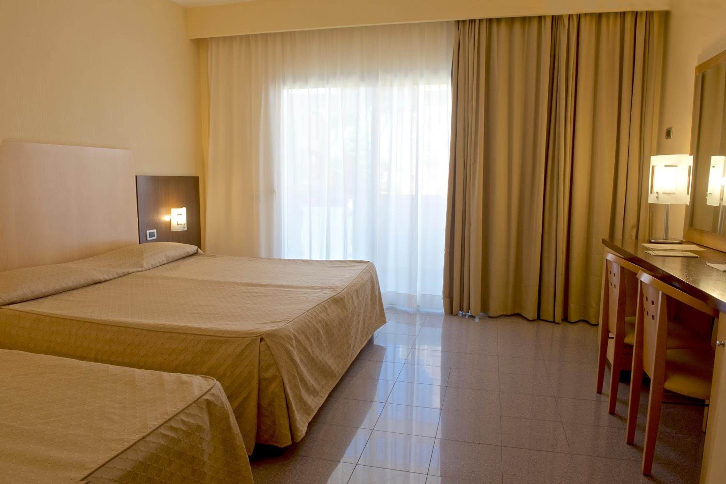 Standard Triple Room - Photo 1