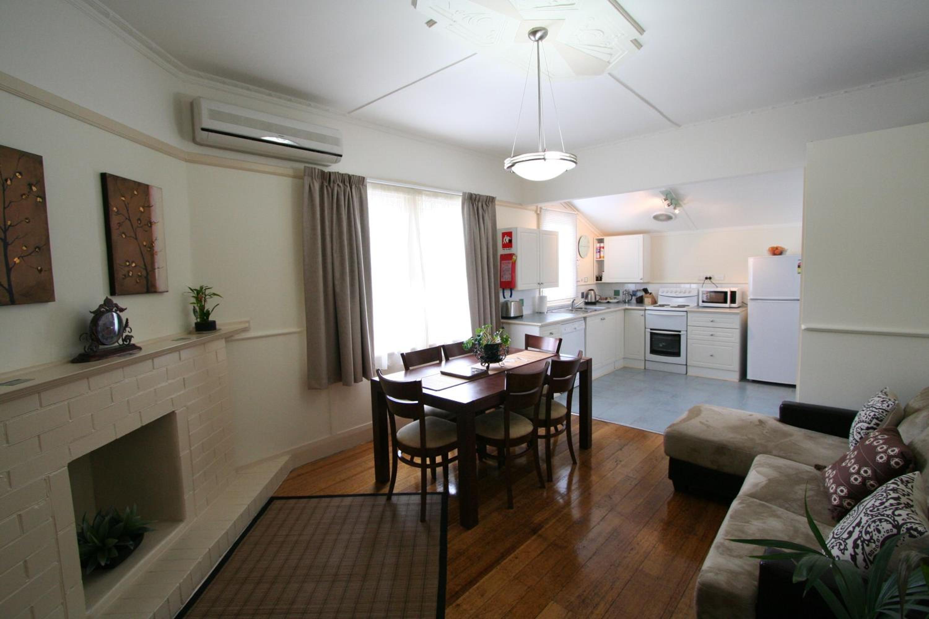 Amy Cottage photo 2