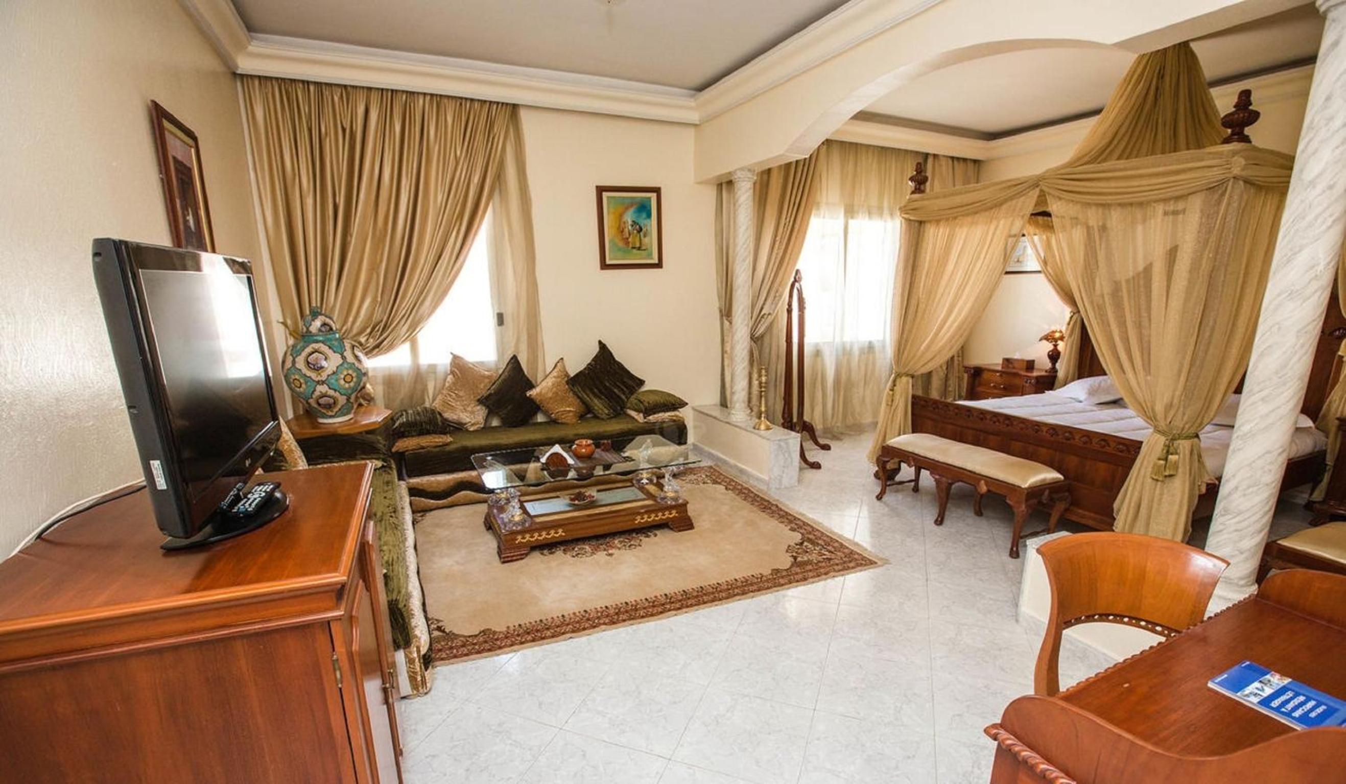 Junior Suite with Balcony - Photo 3