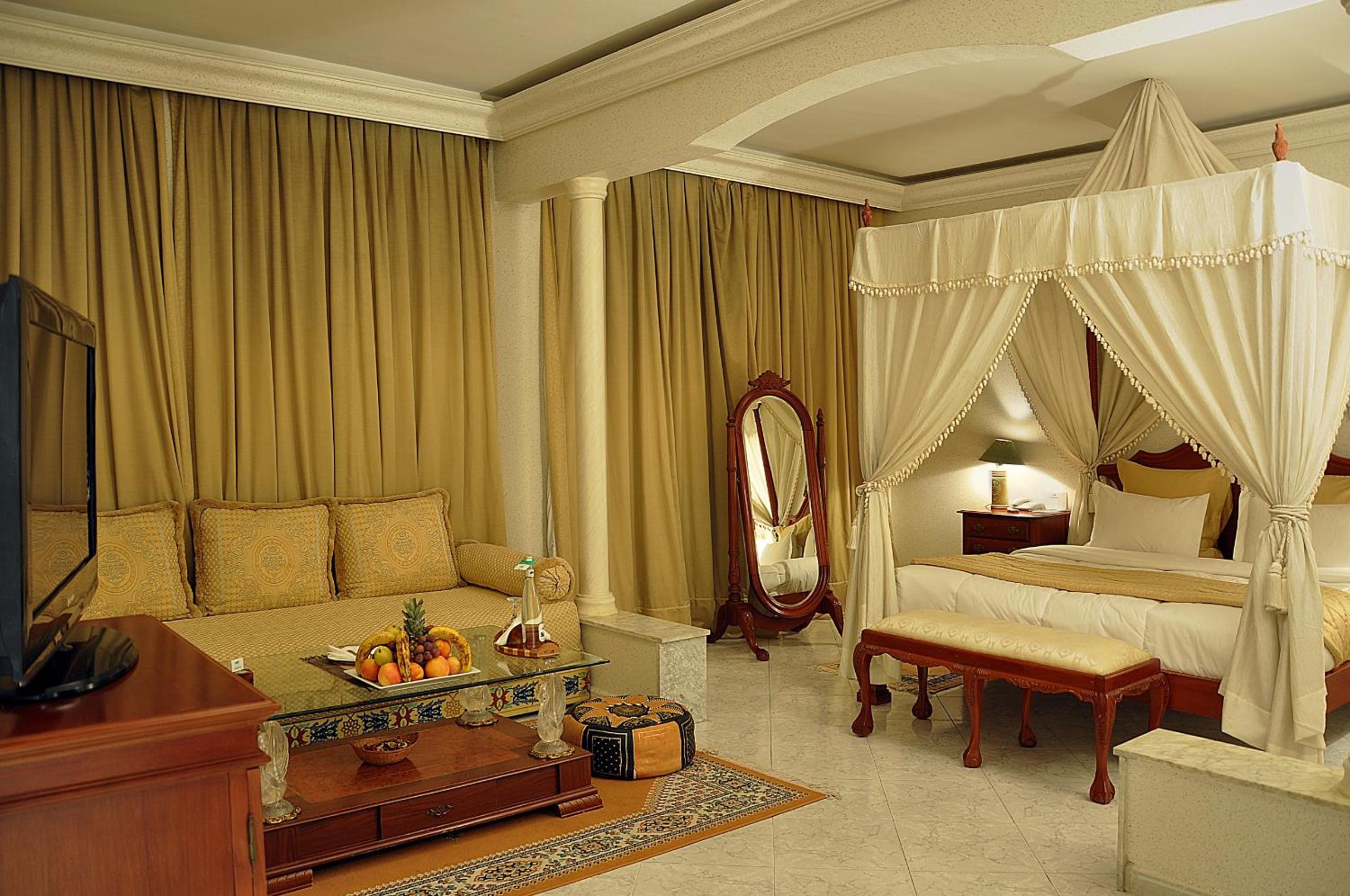 Junior Suite with Balcony - Photo 4