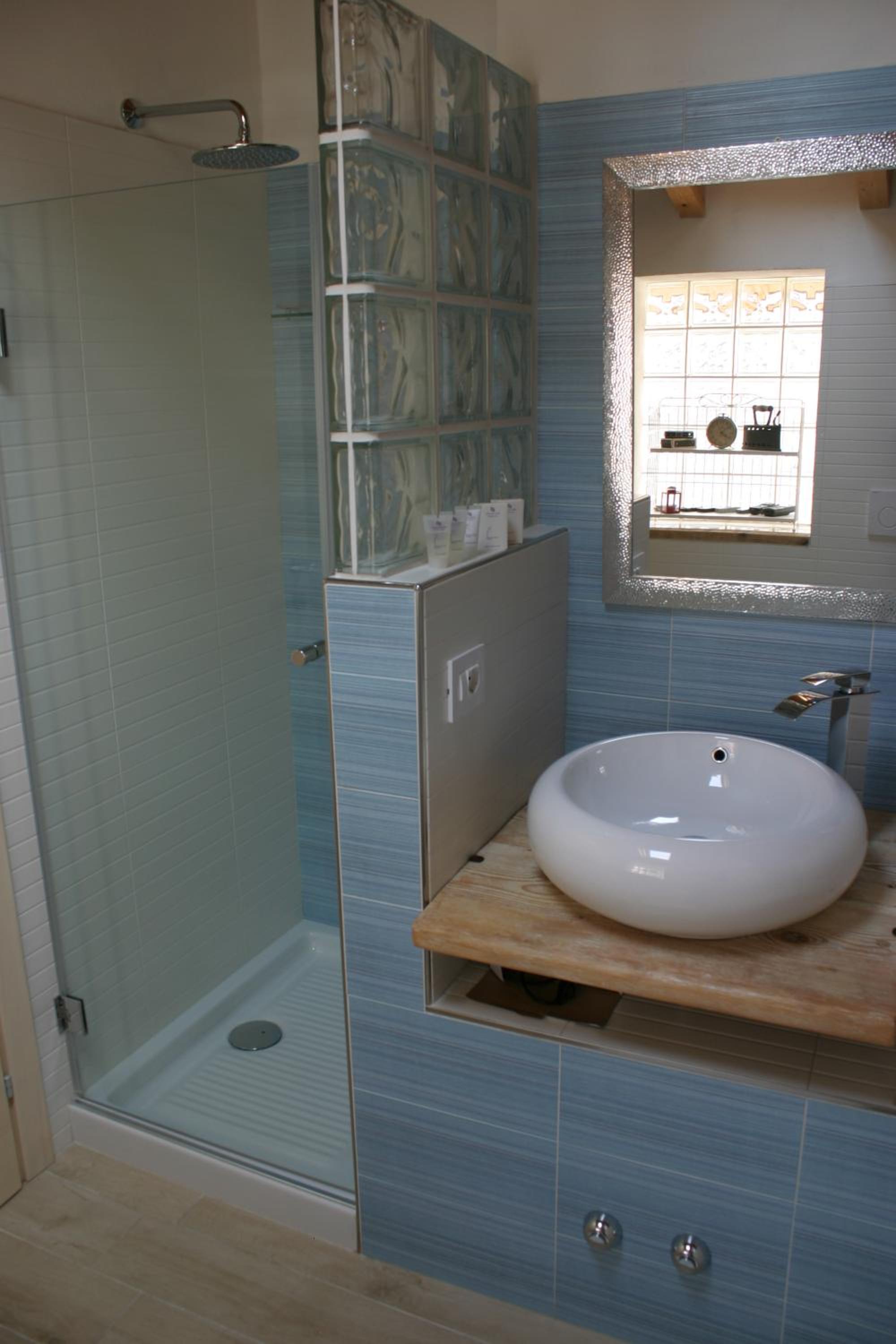 Deluxe Double Room with Shower photo 2