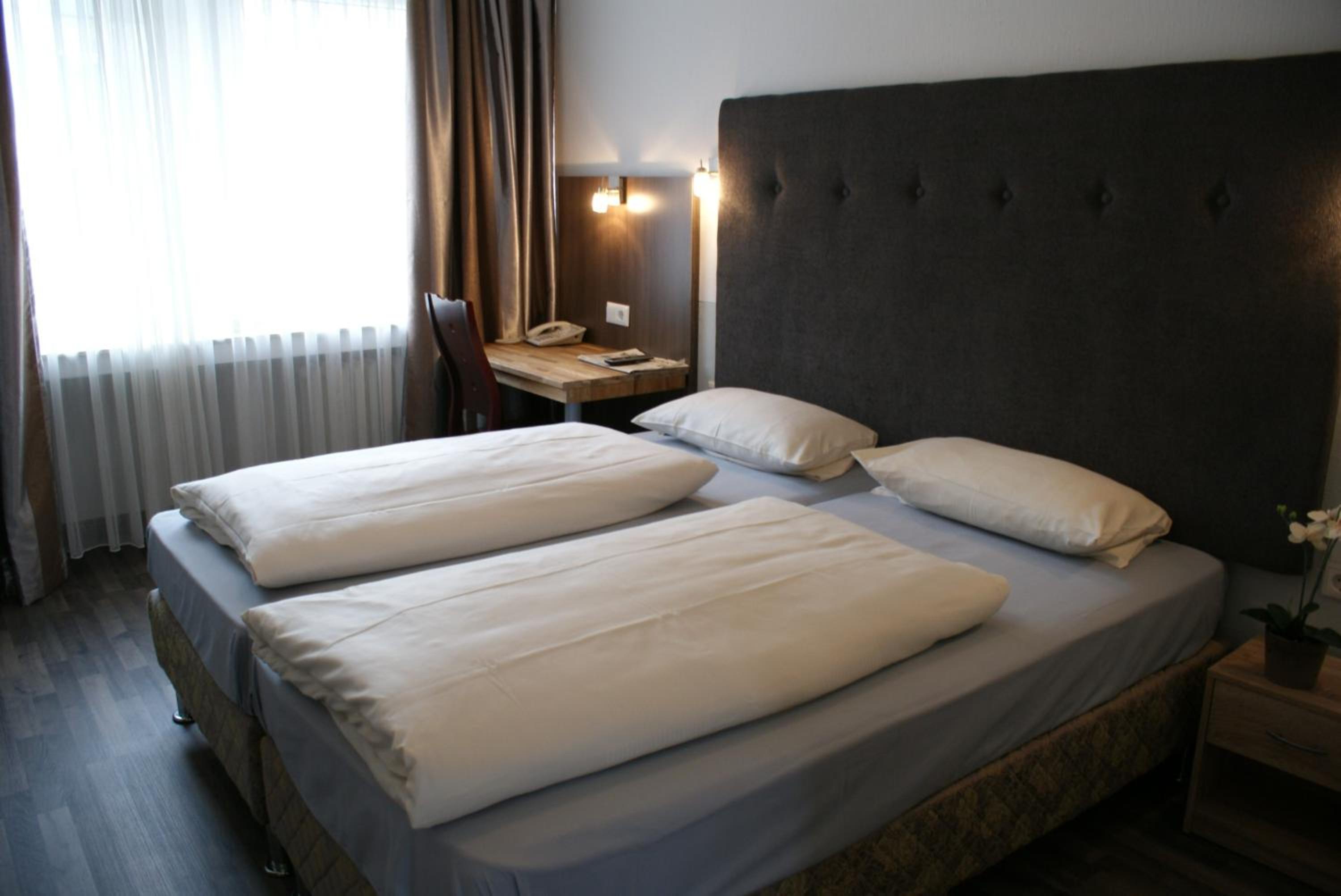 Double or Twin Room - Photo 4
