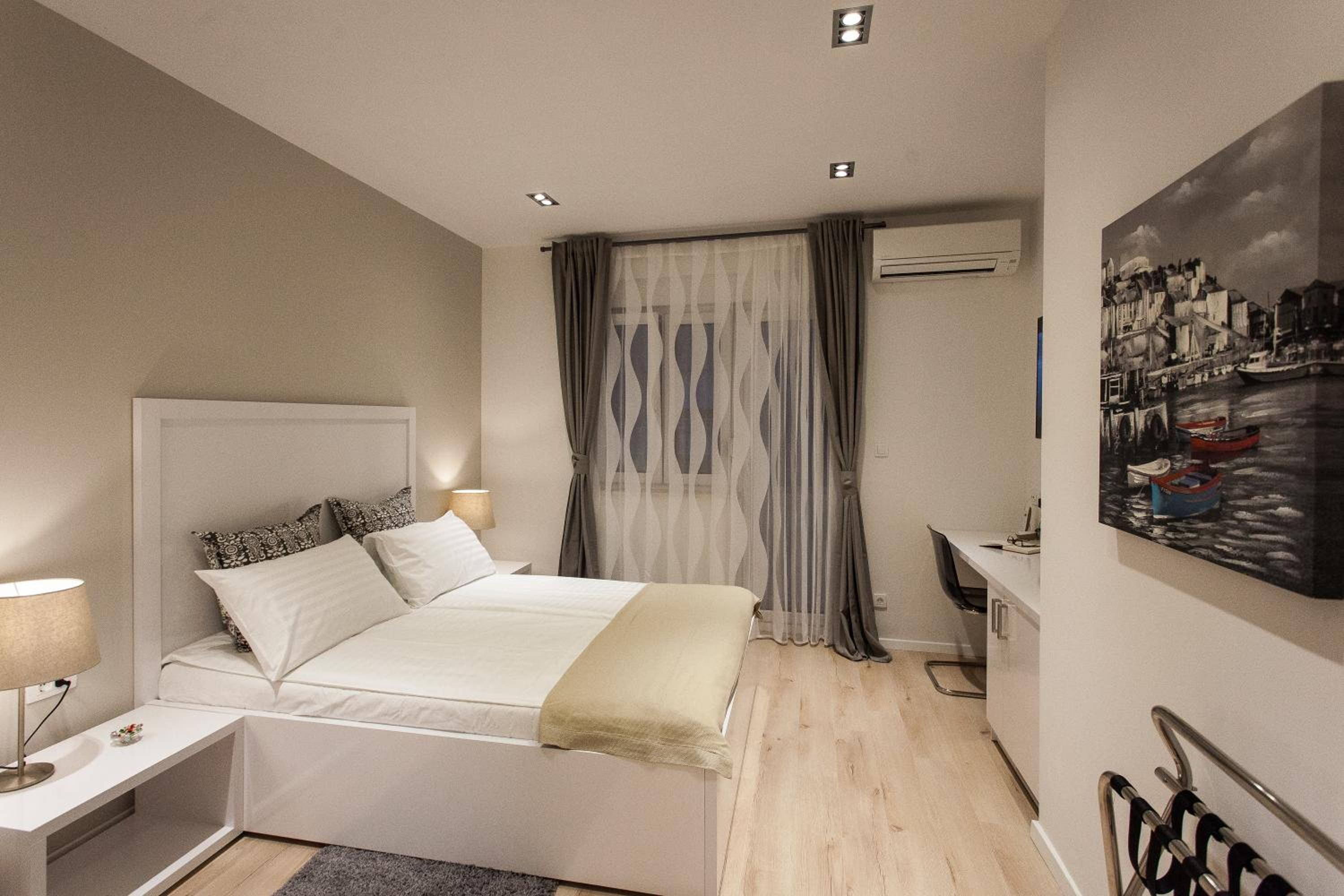 Deluxe Double Room with Balcony Annex building – Vukovarska 5 street photo 1