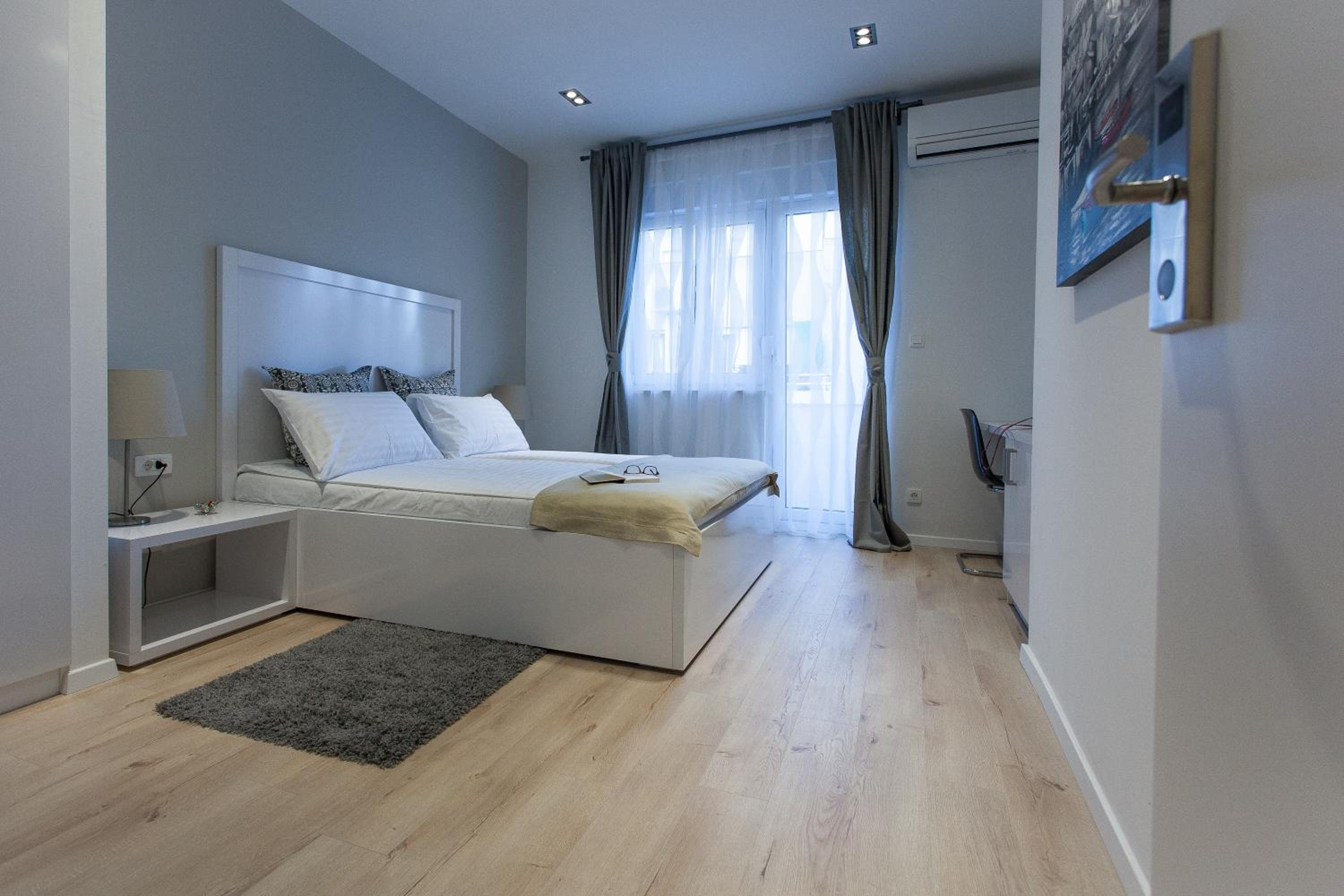 Deluxe Double Room with Balcony Annex building – Vukovarska 5 street photo 3