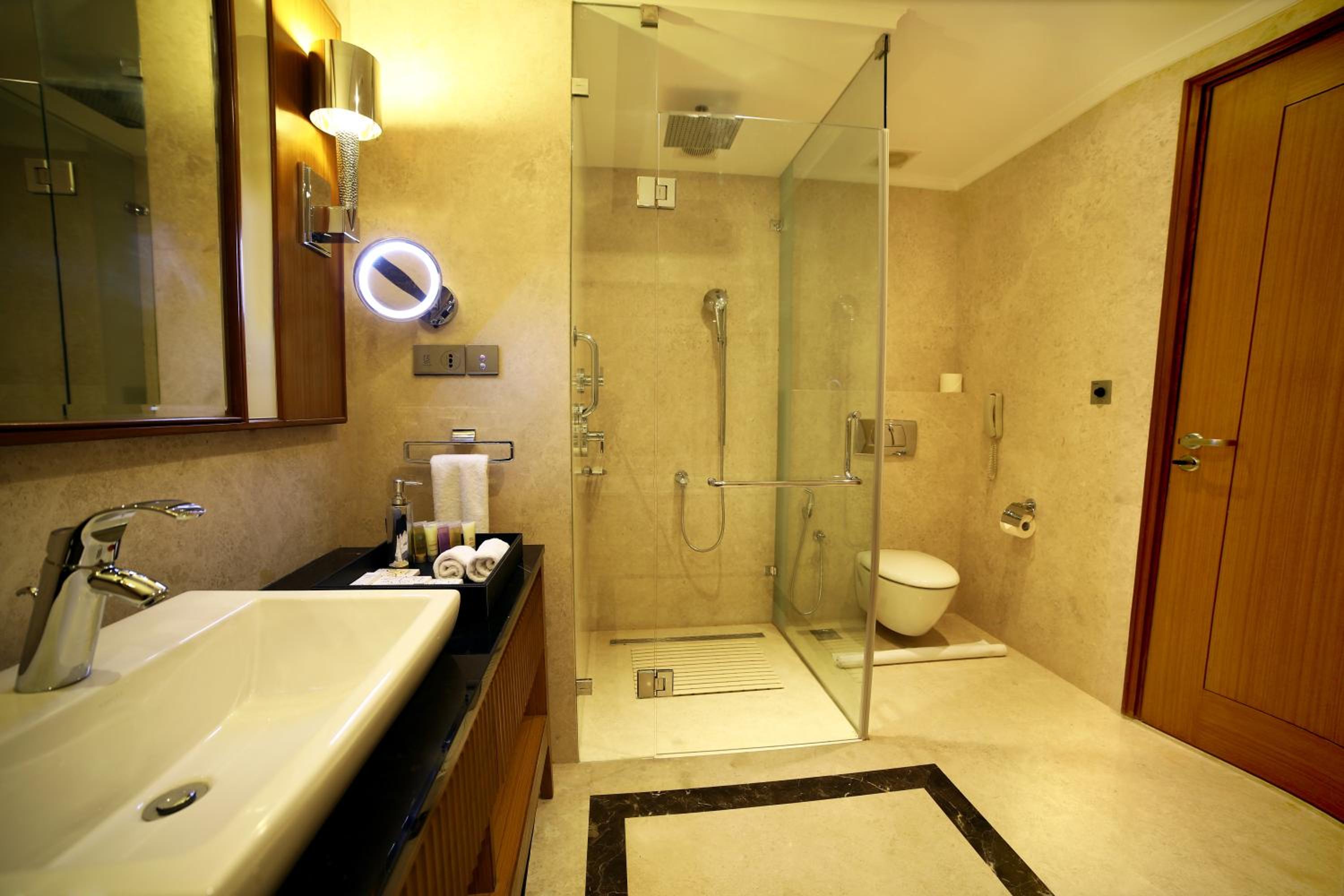 Standard King Room photo 3