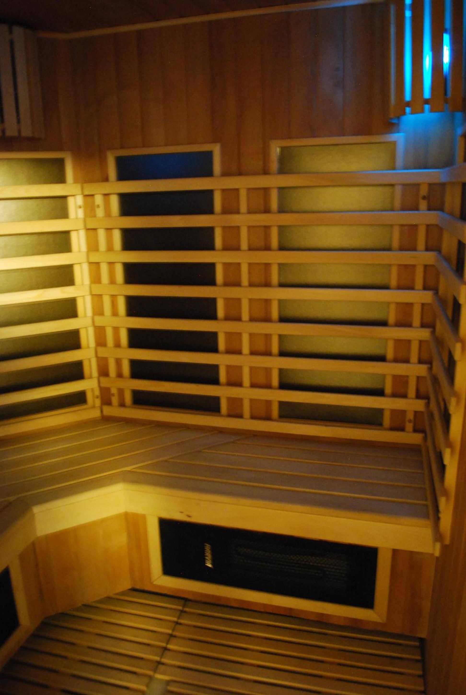 Double Room with Infrasauna in the Basement - Photo 2