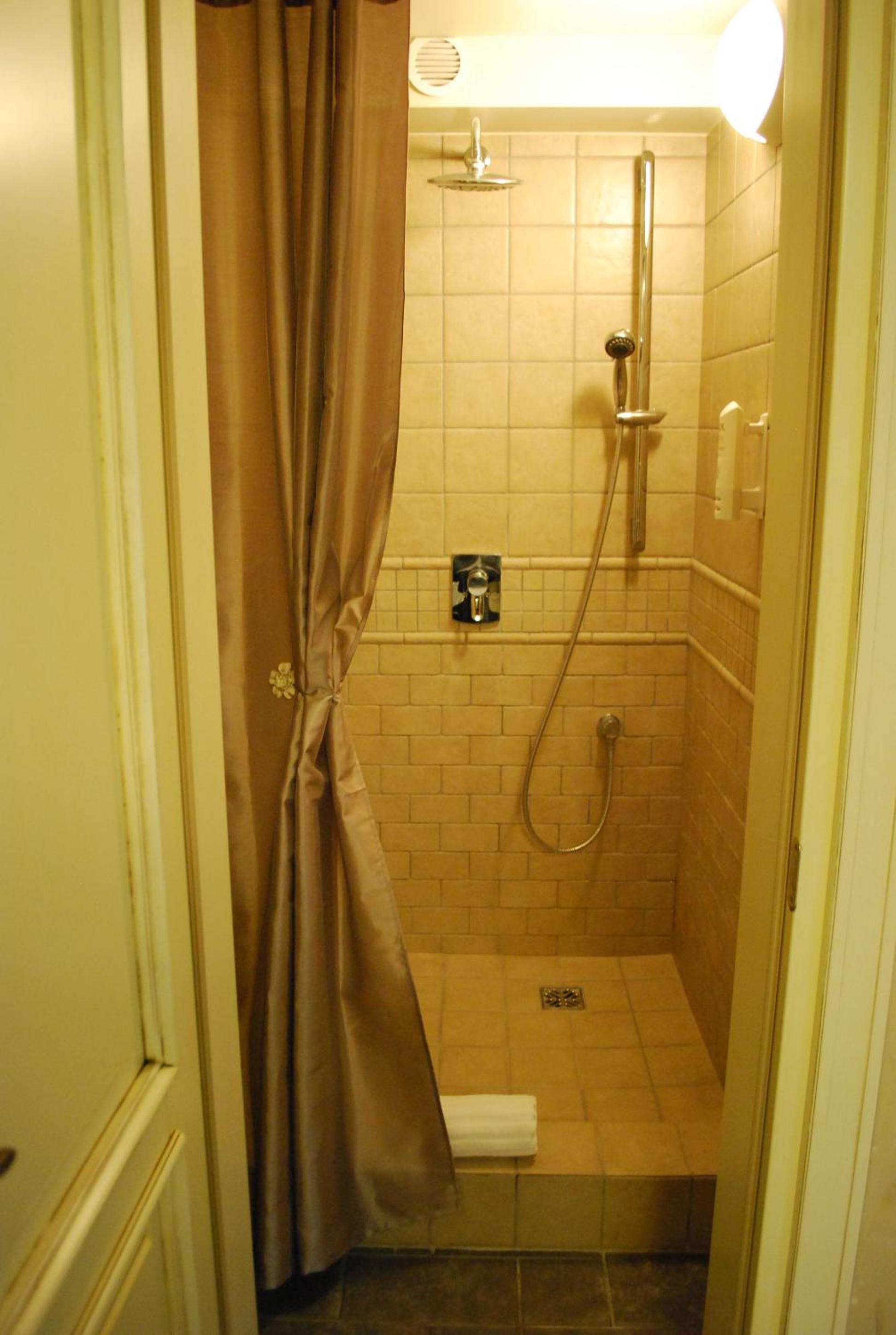 Double Room with Infrasauna in the Basement - Photo 7