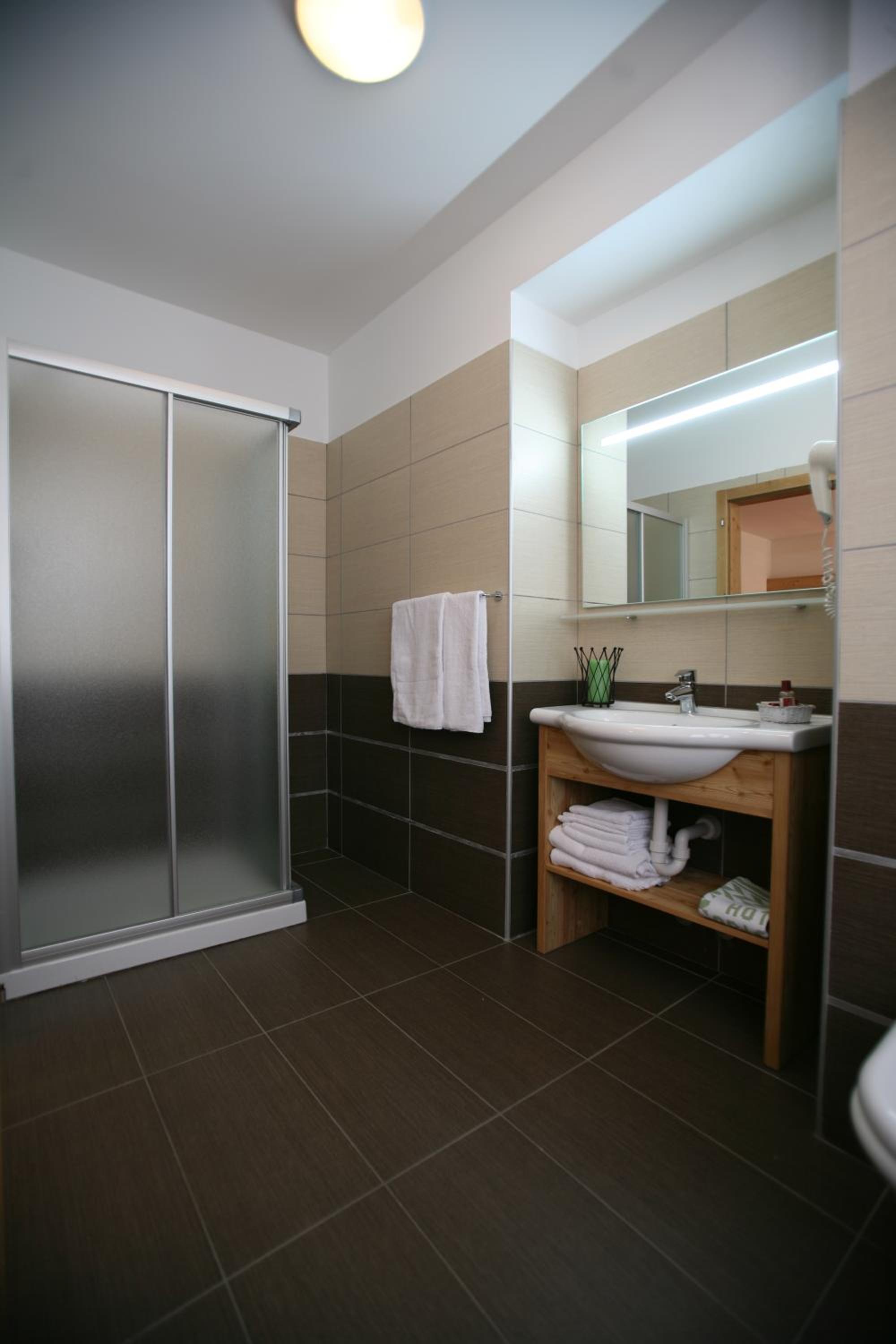 Double Room - Photo 8