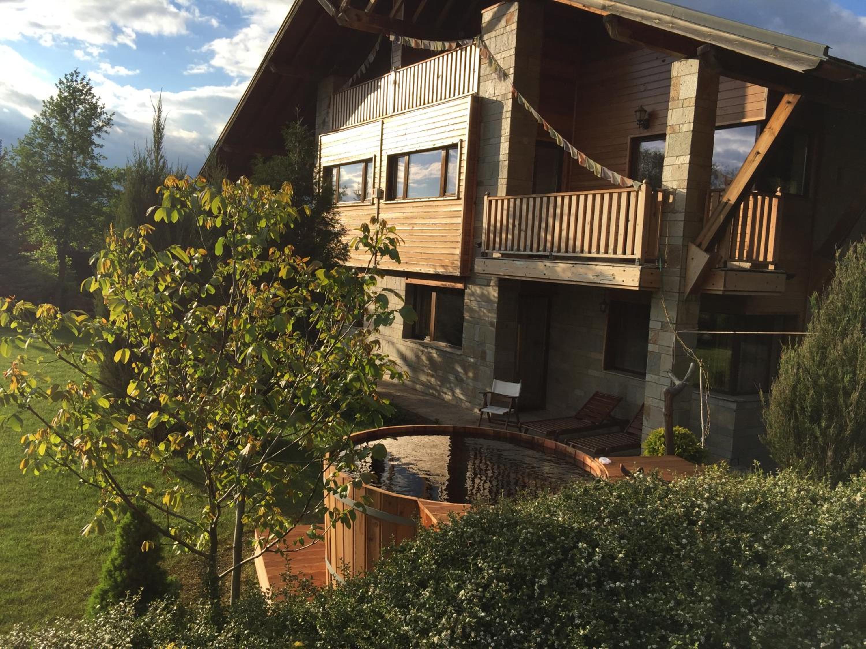 Three-Bedroom Apartment with Mountain View photo 2