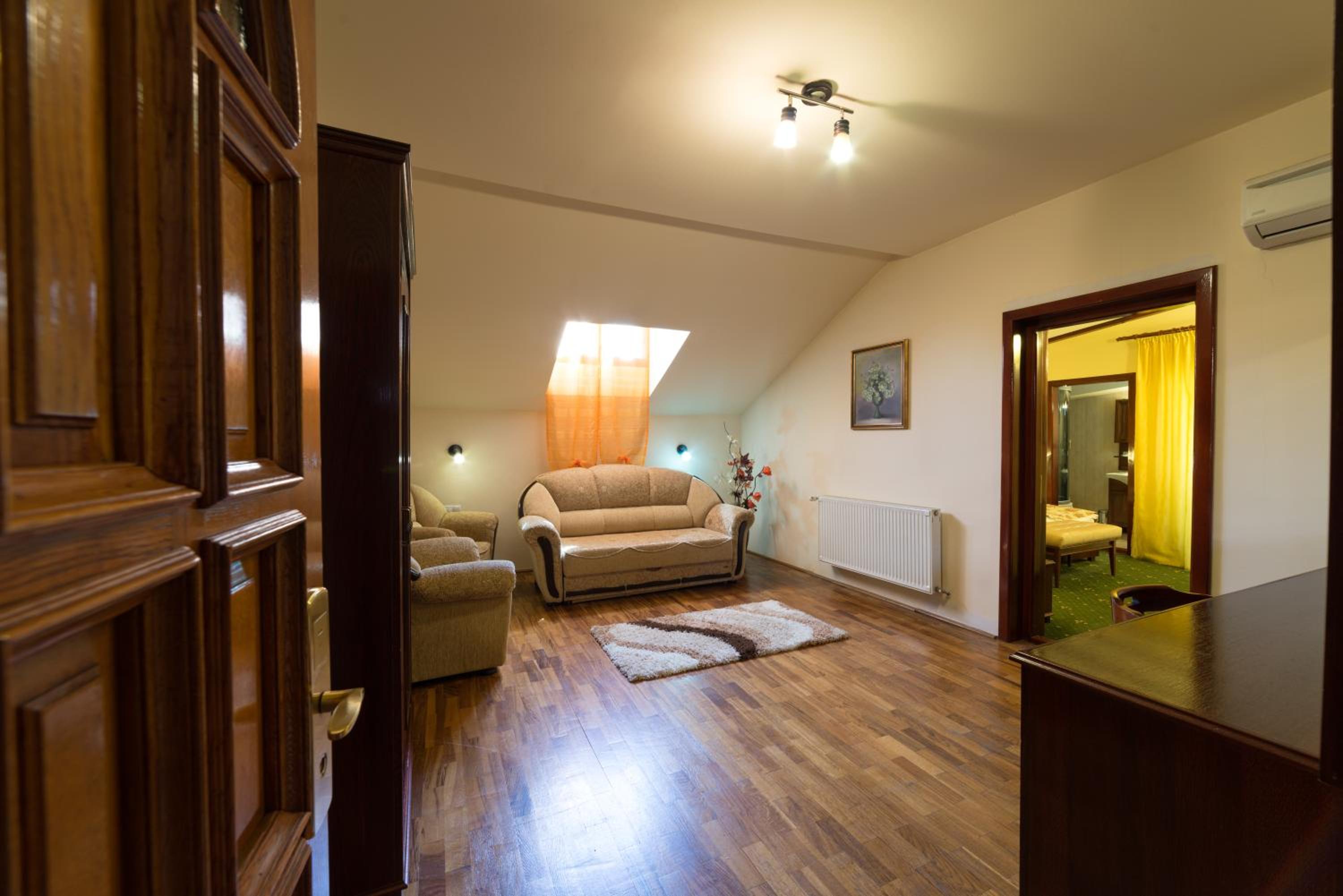 One-Bedroom Apartment - Photo 1