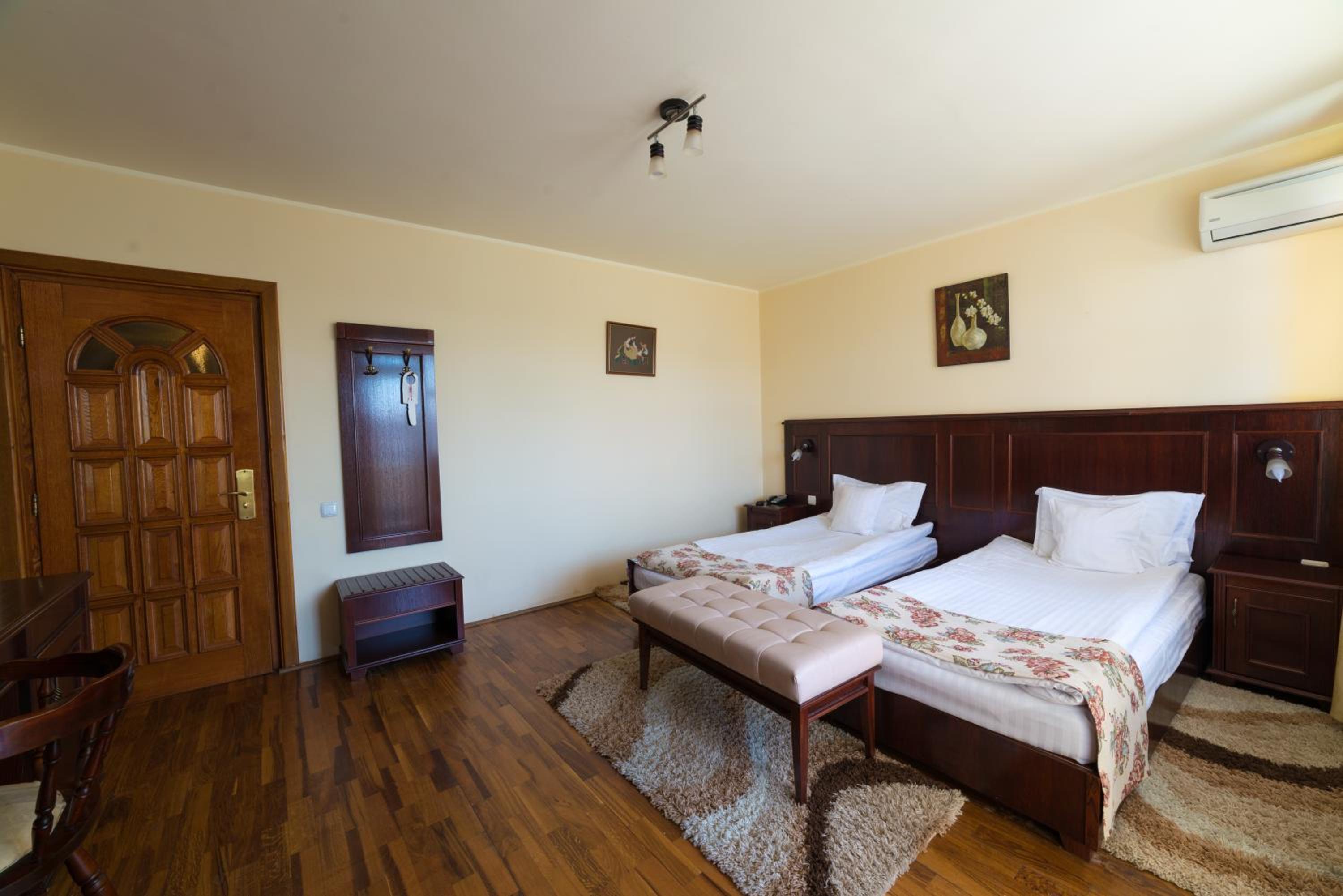 Twin Room - Photo 9