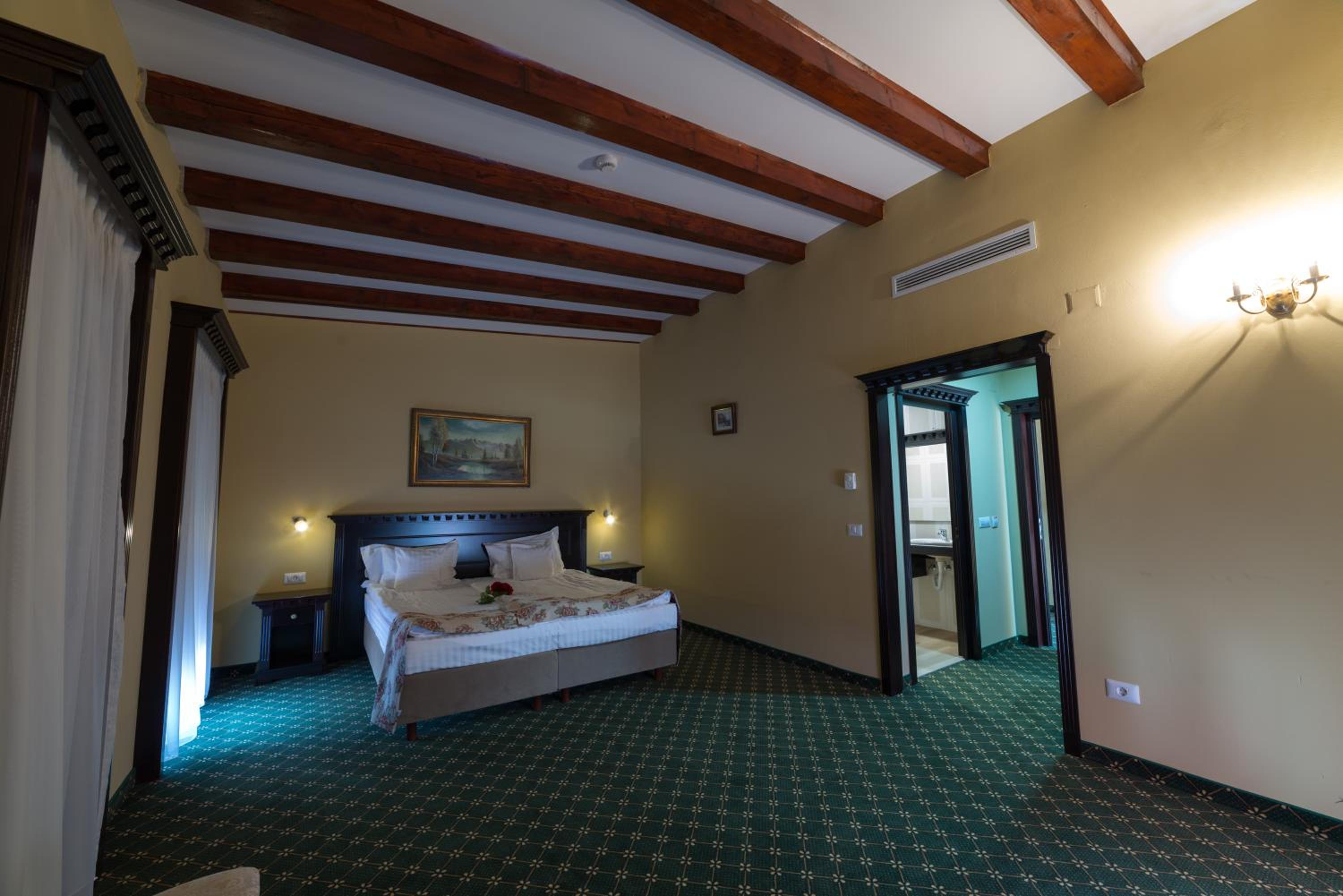 Twin Room - Photo 12