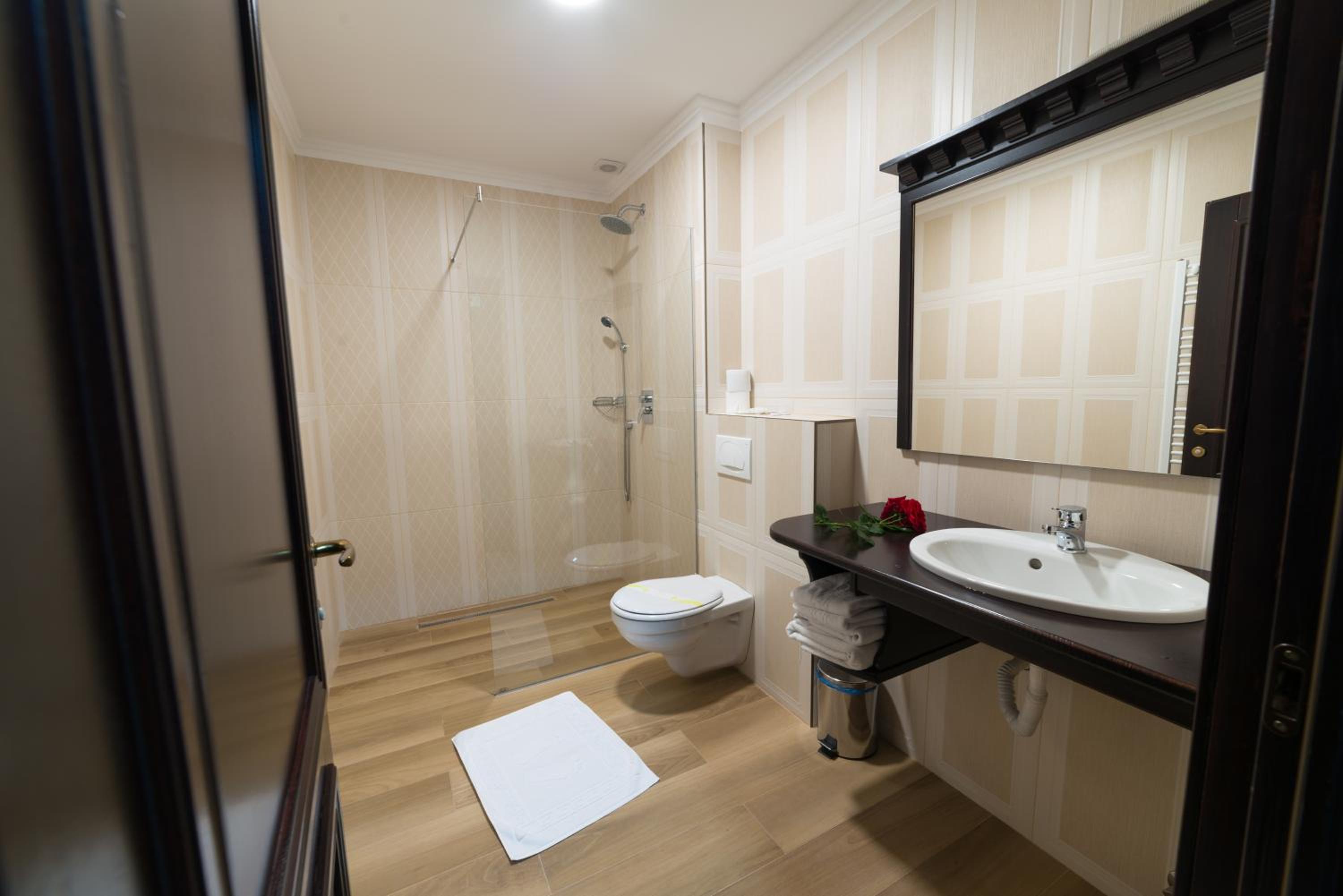 Twin Room - Photo 6