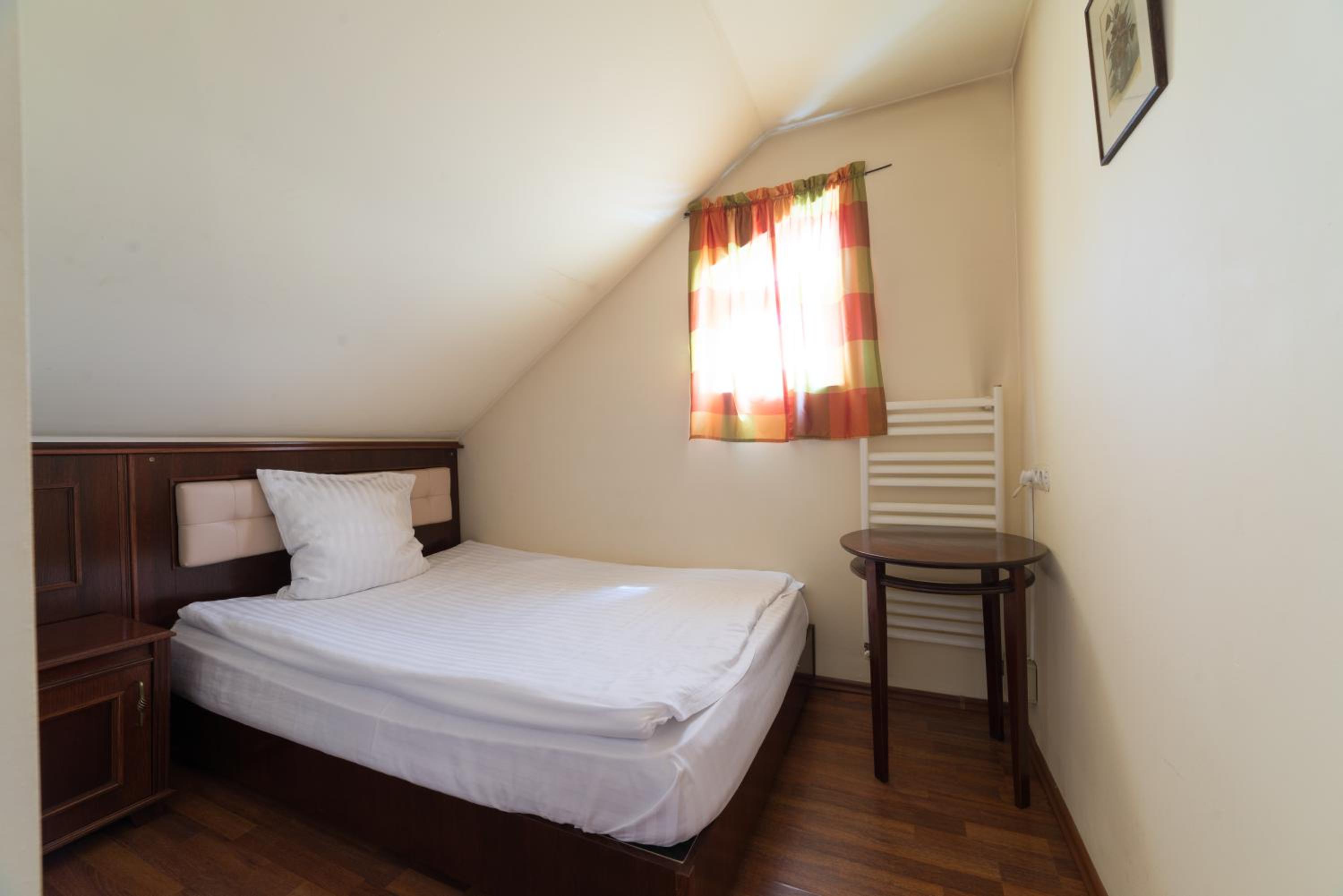 Triple Room with Private Bathroom - Photo 3