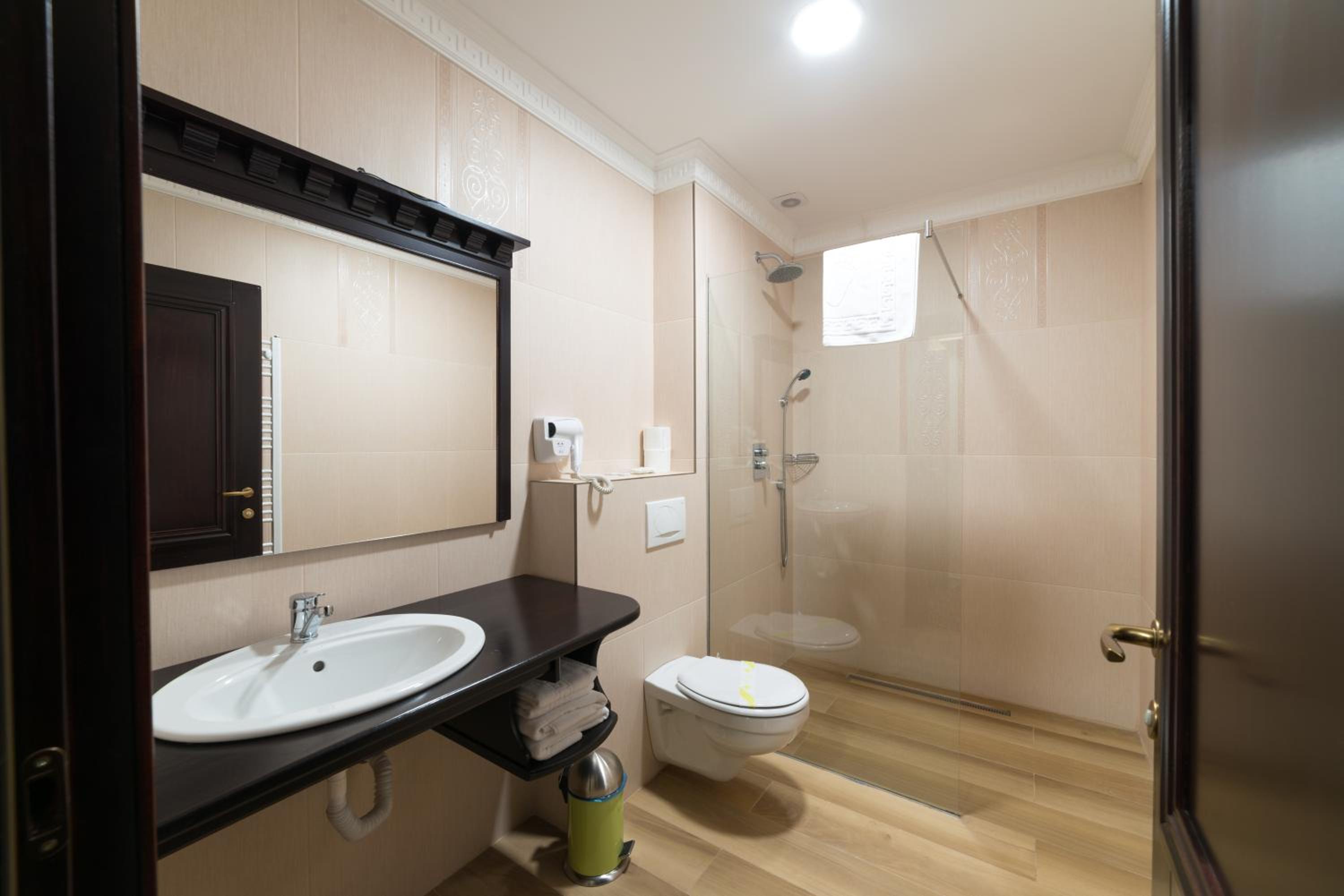 Twin Room - Photo 7