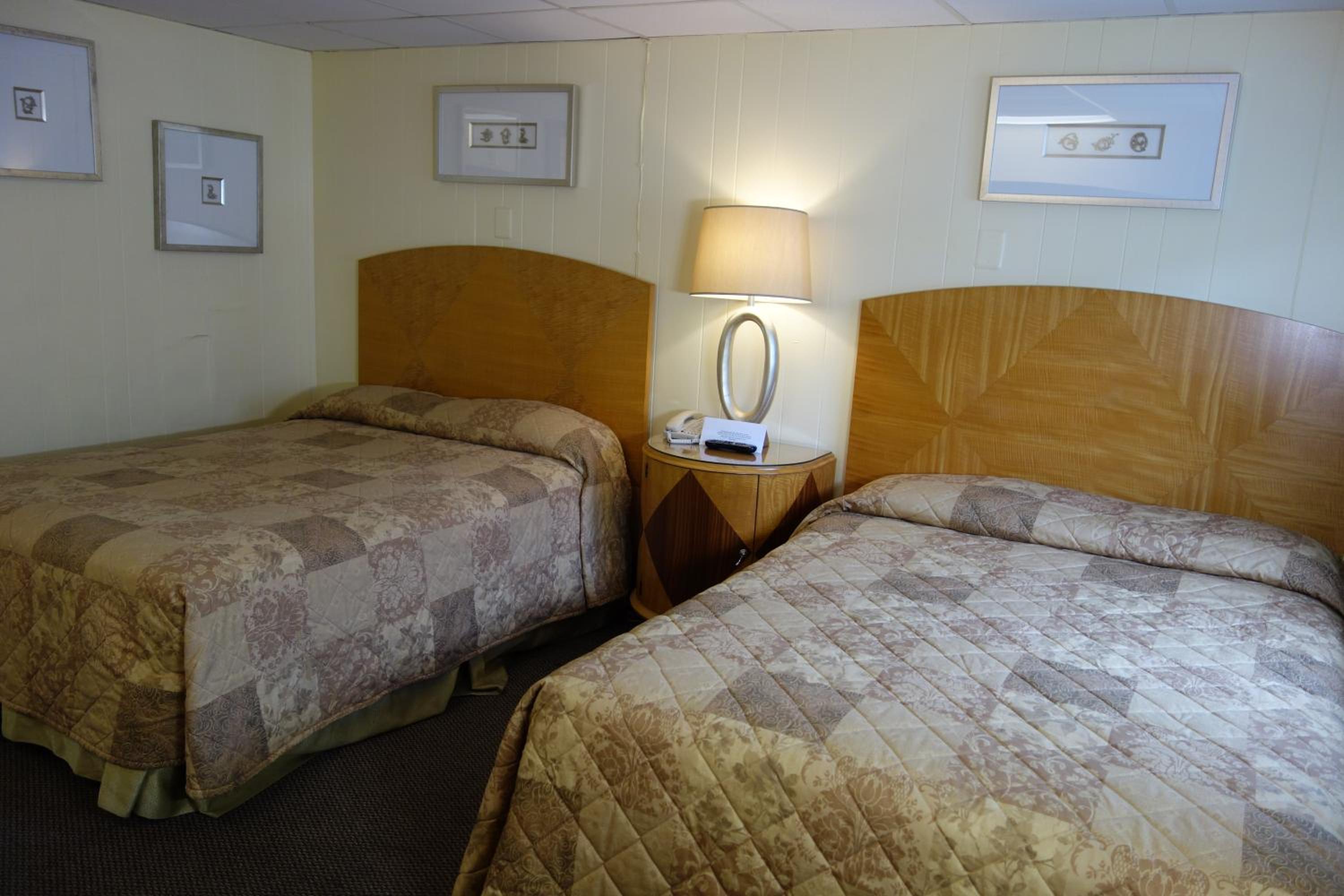 Queen Room with Pool View photo 3