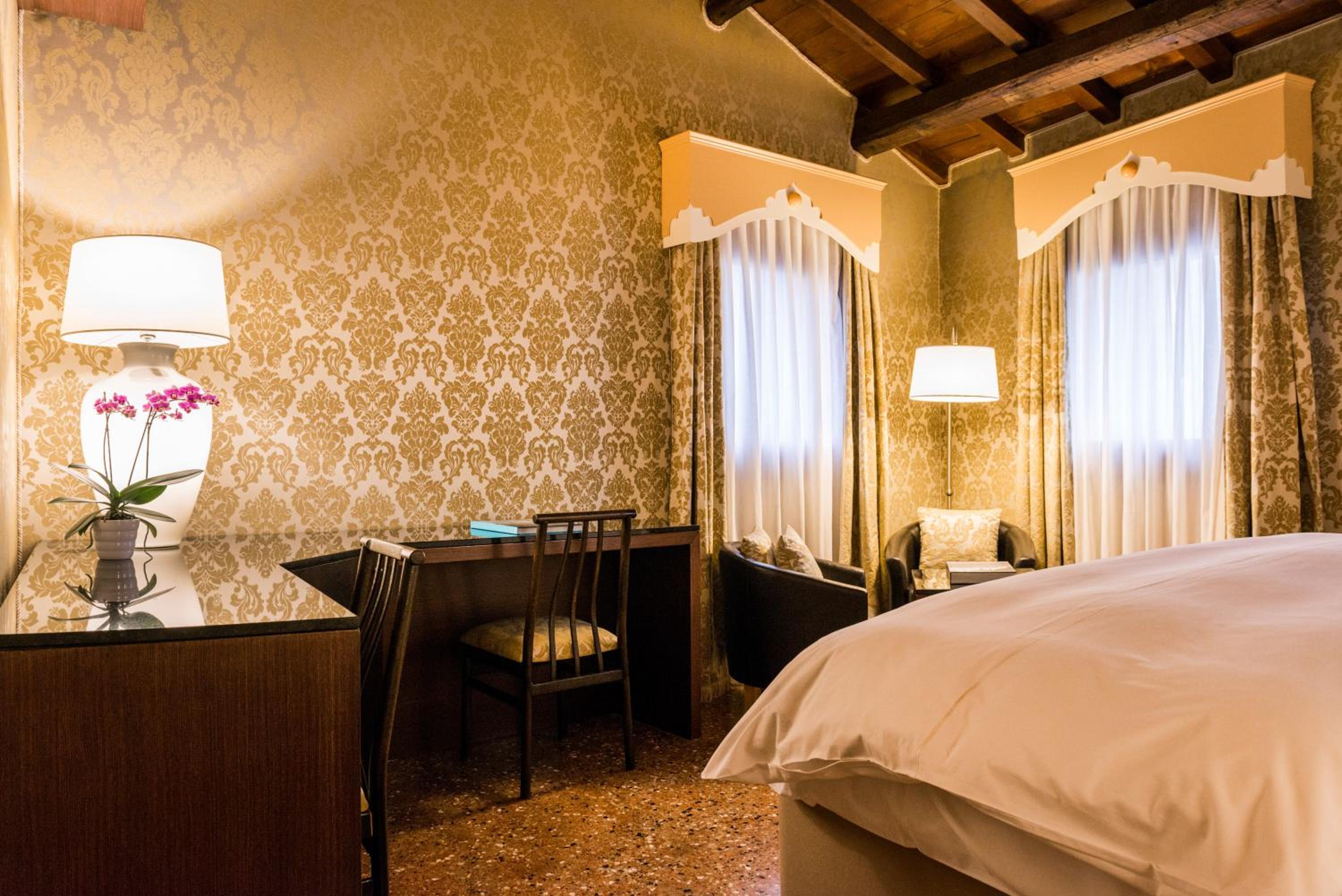 Deluxe Double Room photo 2
