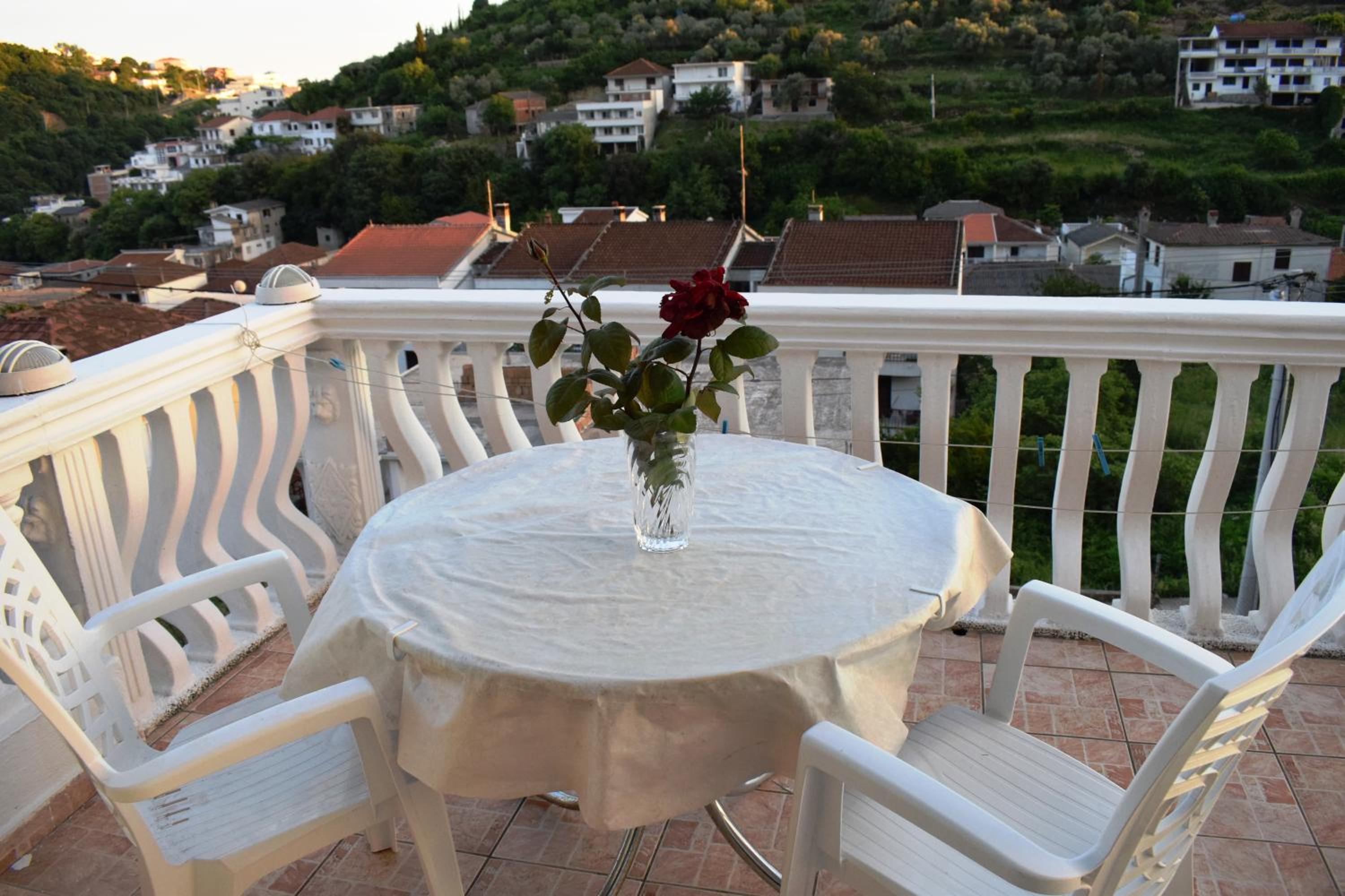 Apartment With Mountain View
