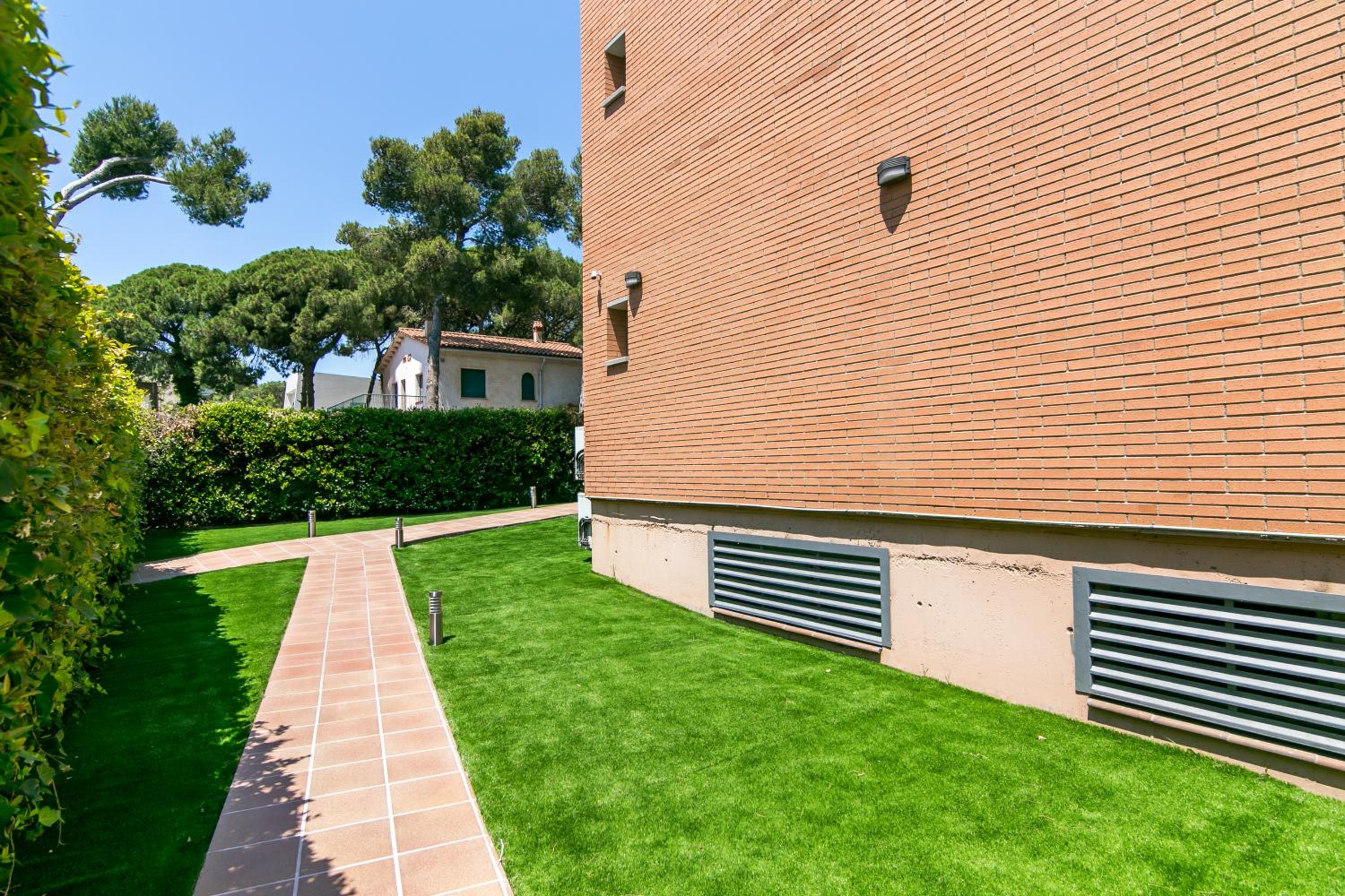 One-Bedroom Apartment with Balcony photo 3