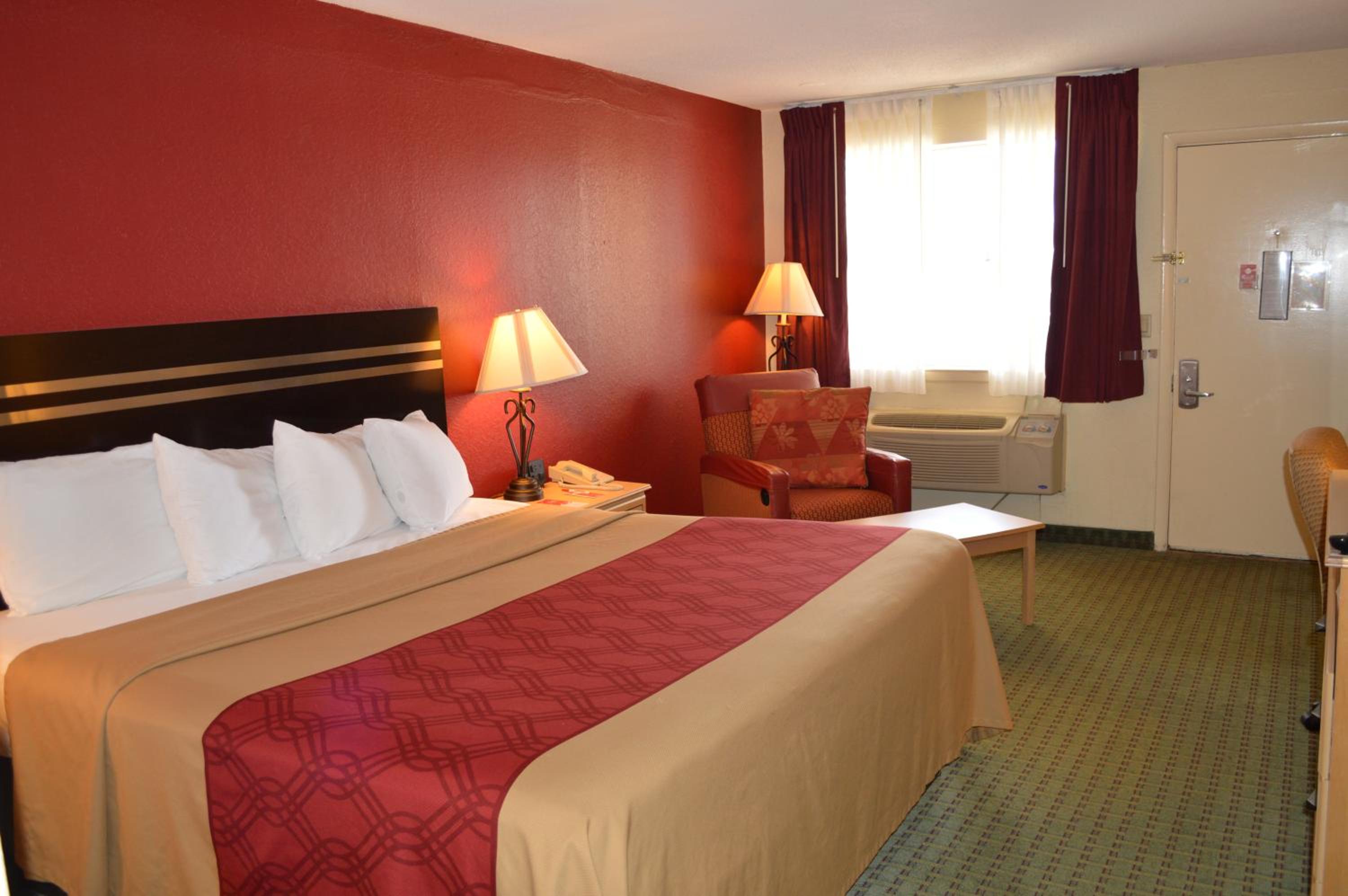 King Room - Non-Smoking - Photo 1