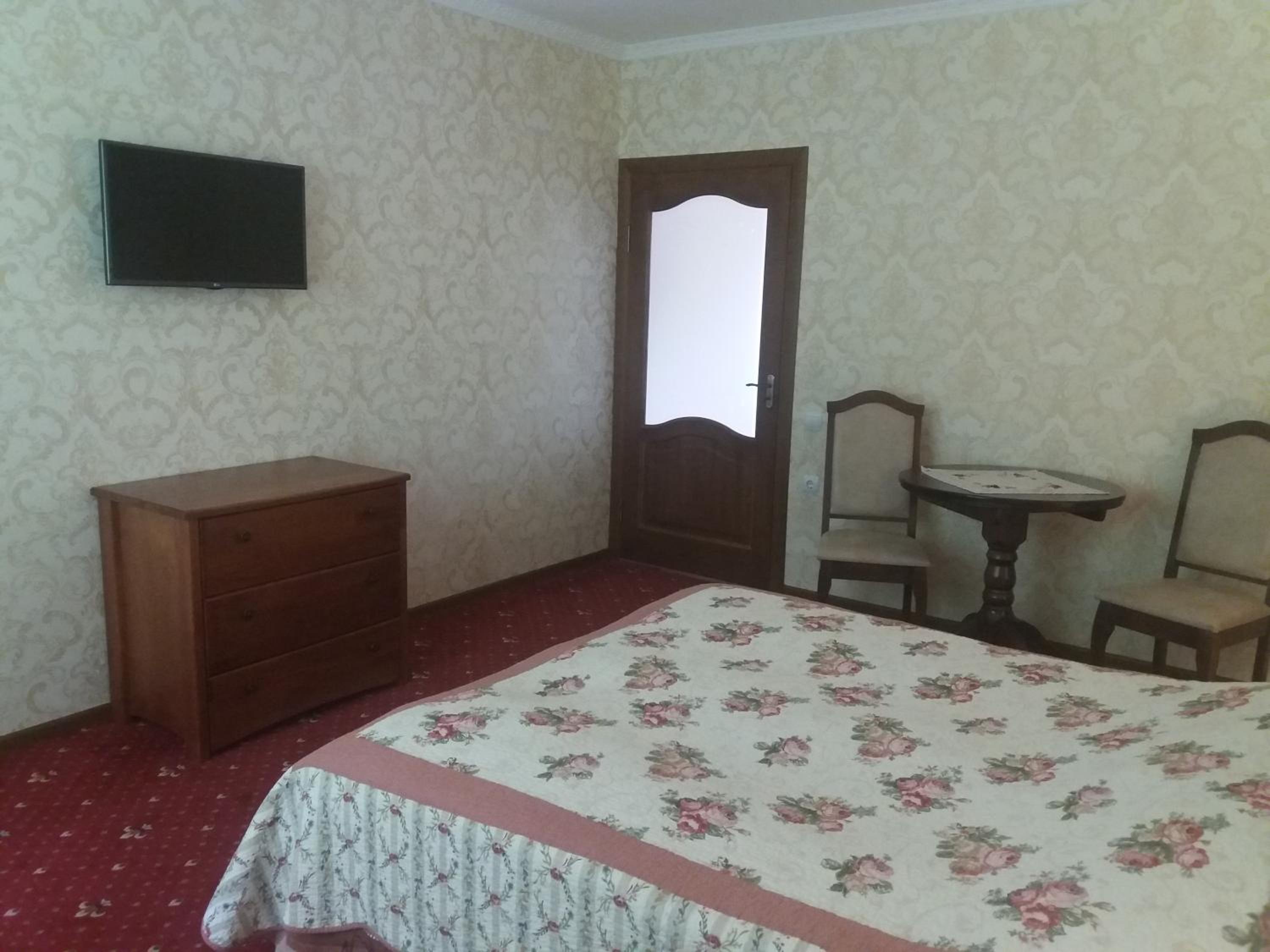 Large Double Room photo 1