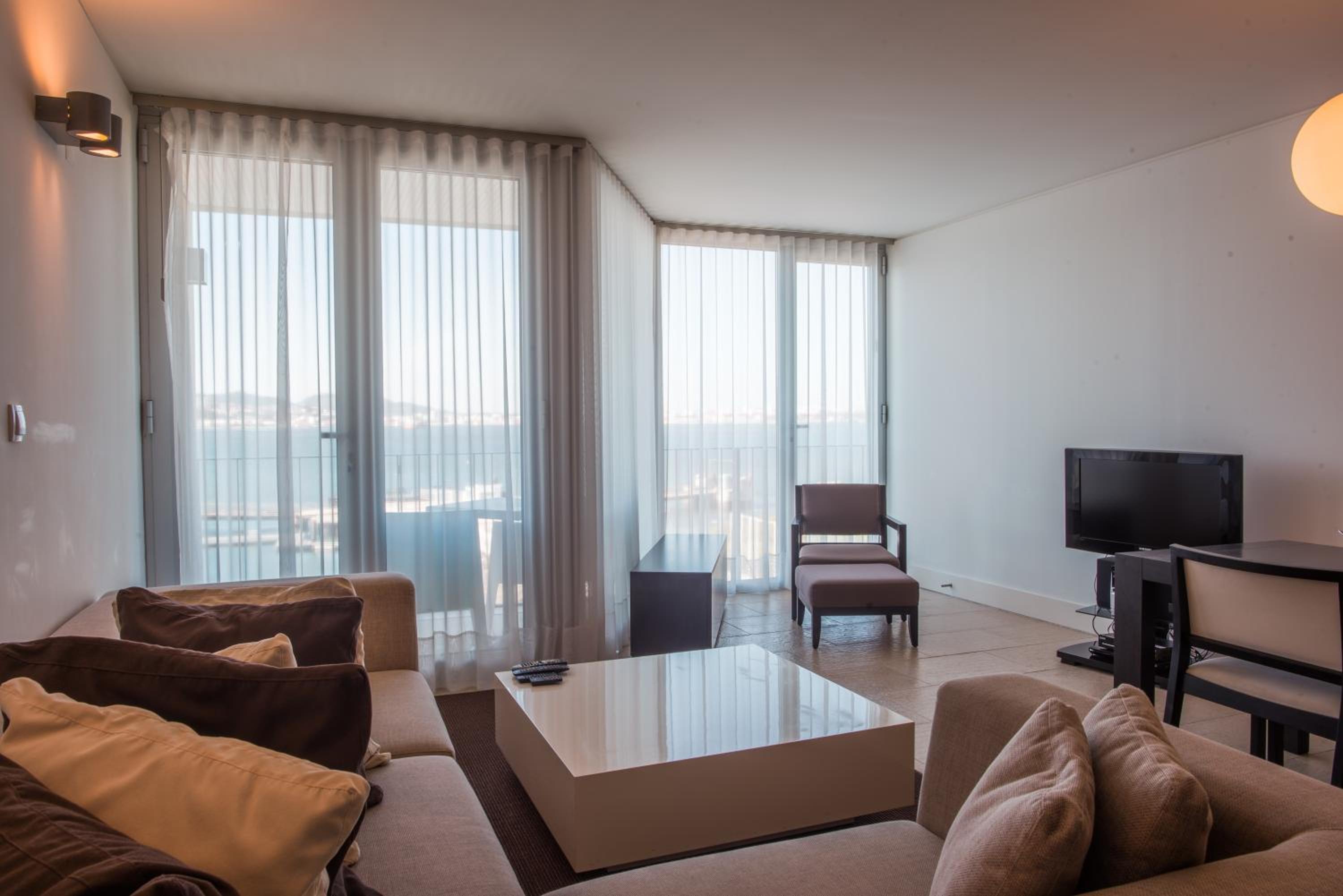 Duplex One-Bedroom Apartment with Marina View photo 3
