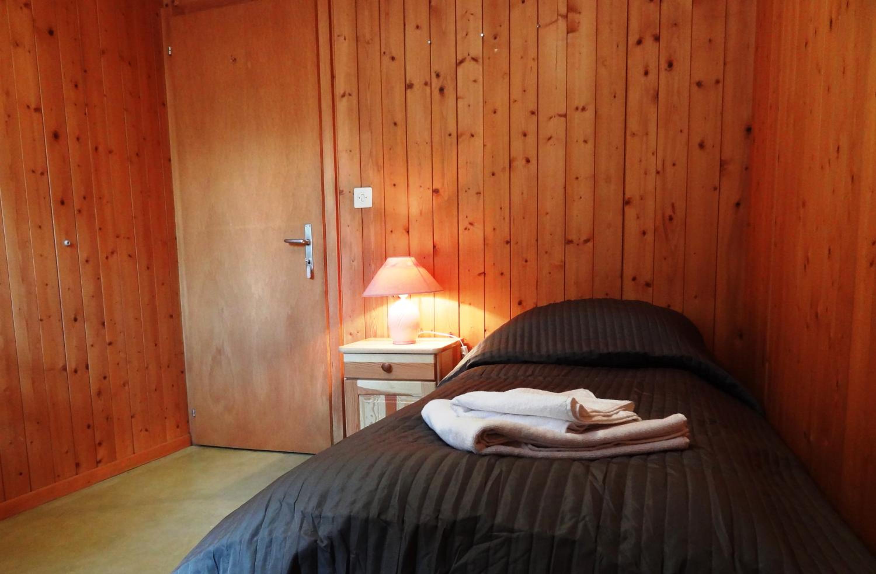 Single Room with Mountain View and shared bathroom photo 1