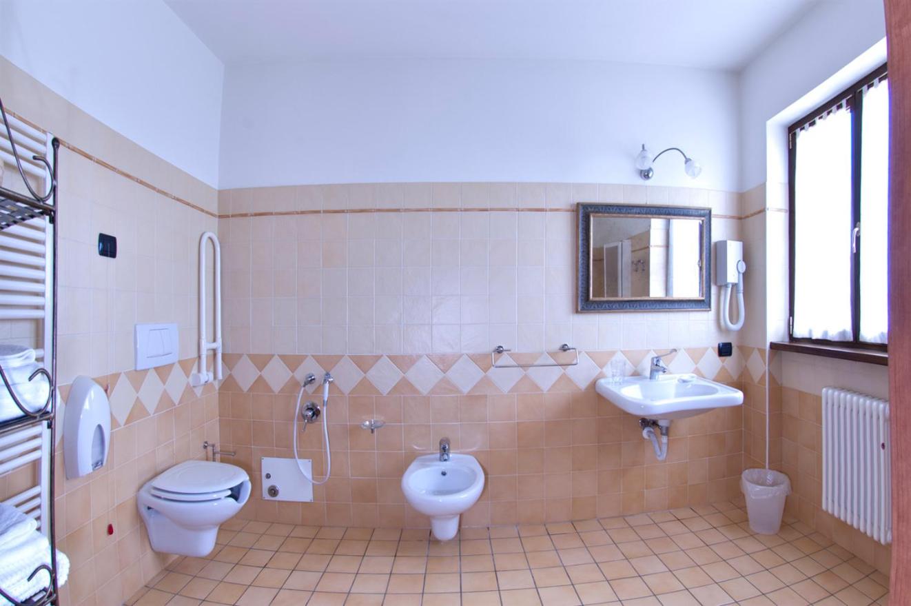 King Room - Disability Access photo 2