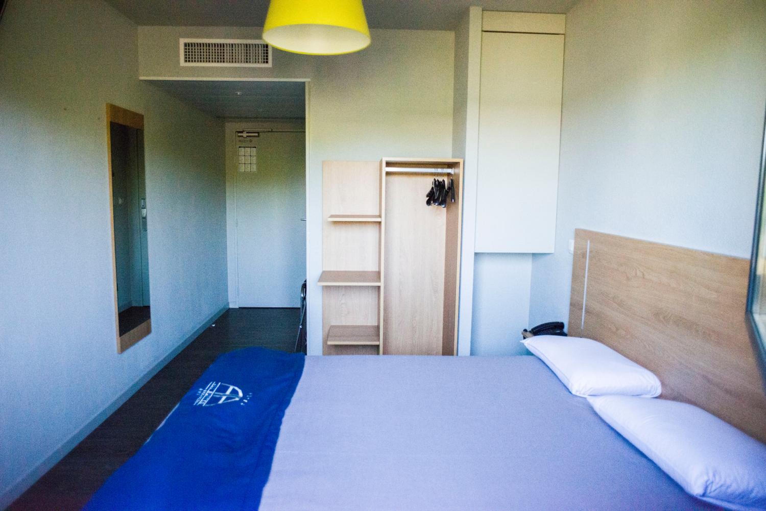 Two Connecting Double Rooms (3 Adults) 