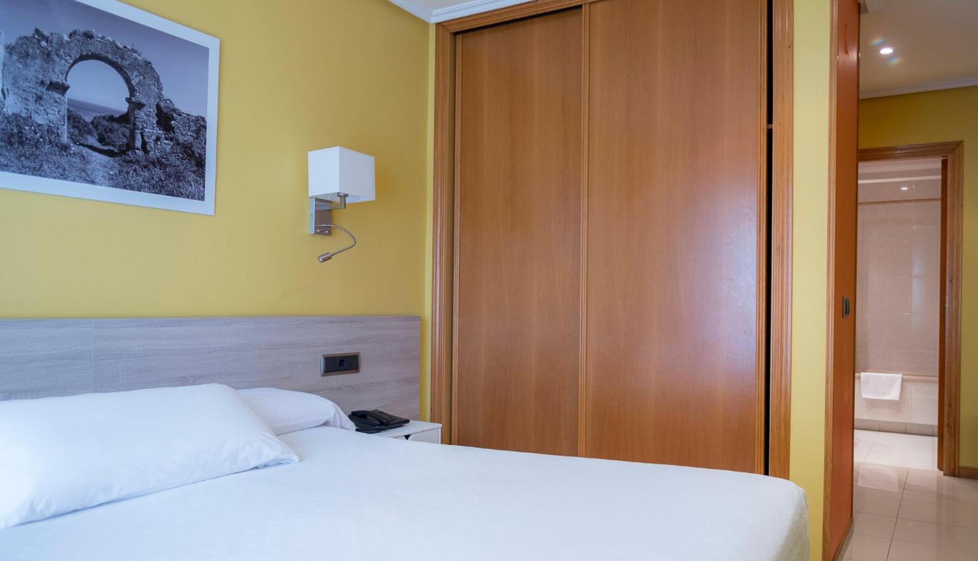 Double or Twin Room - Photo 2