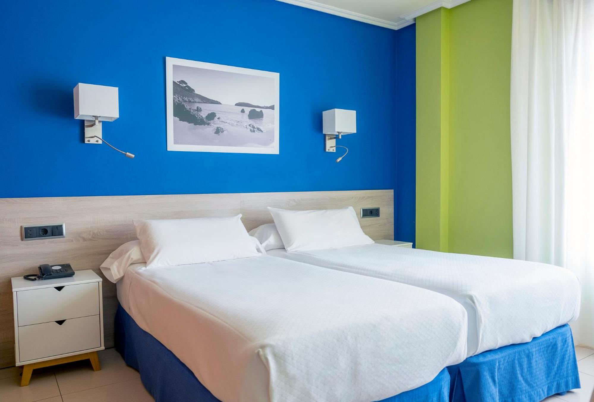 Double or Twin Room - Photo 8