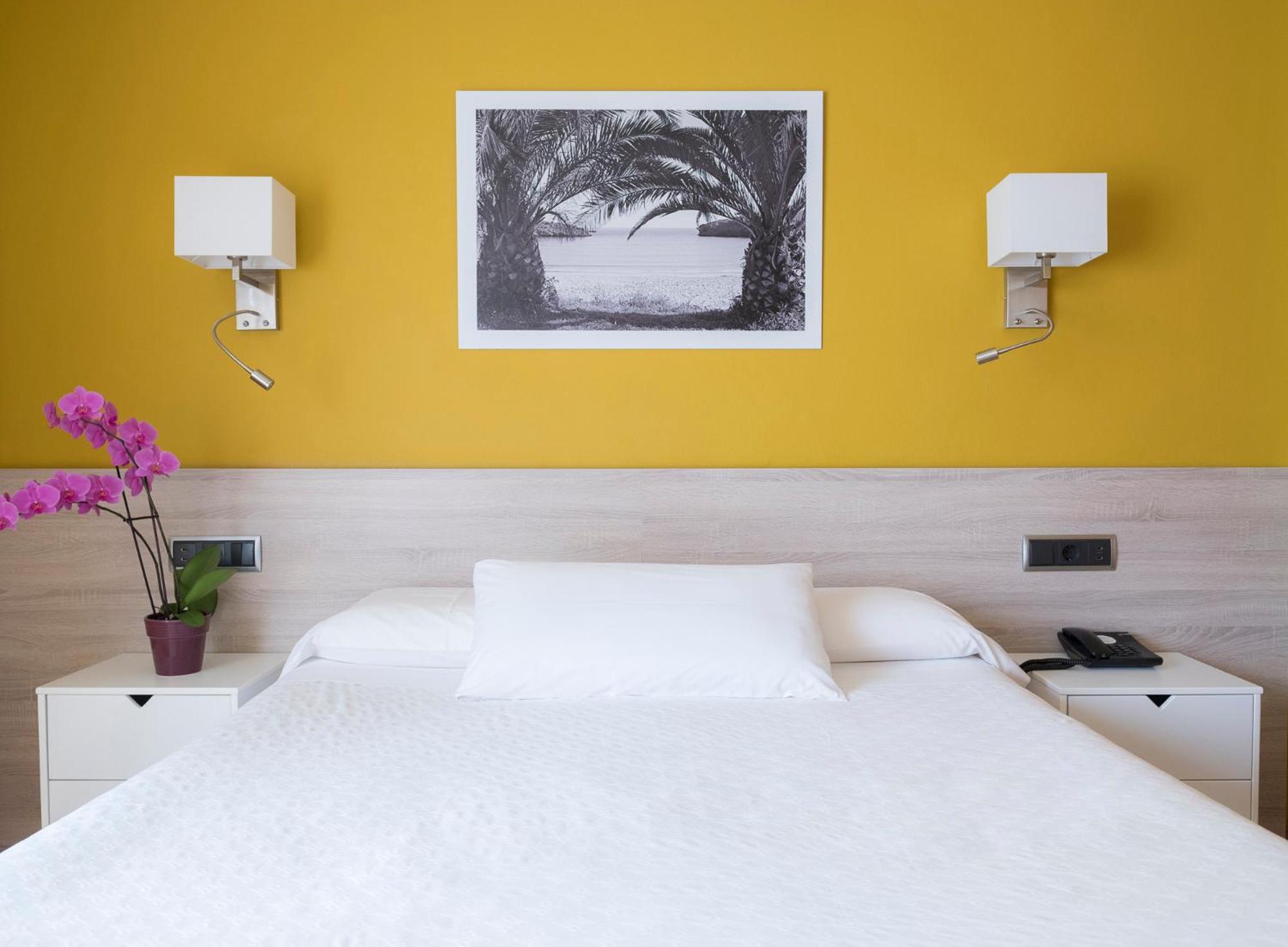 Double or Twin Room - Photo 10