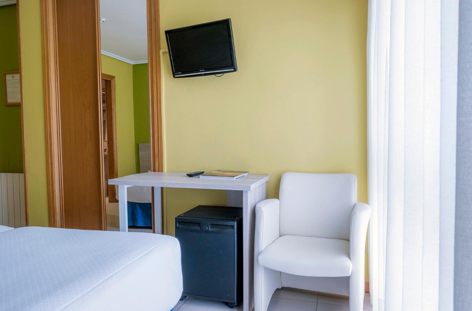 Double or Twin Room - Photo 20