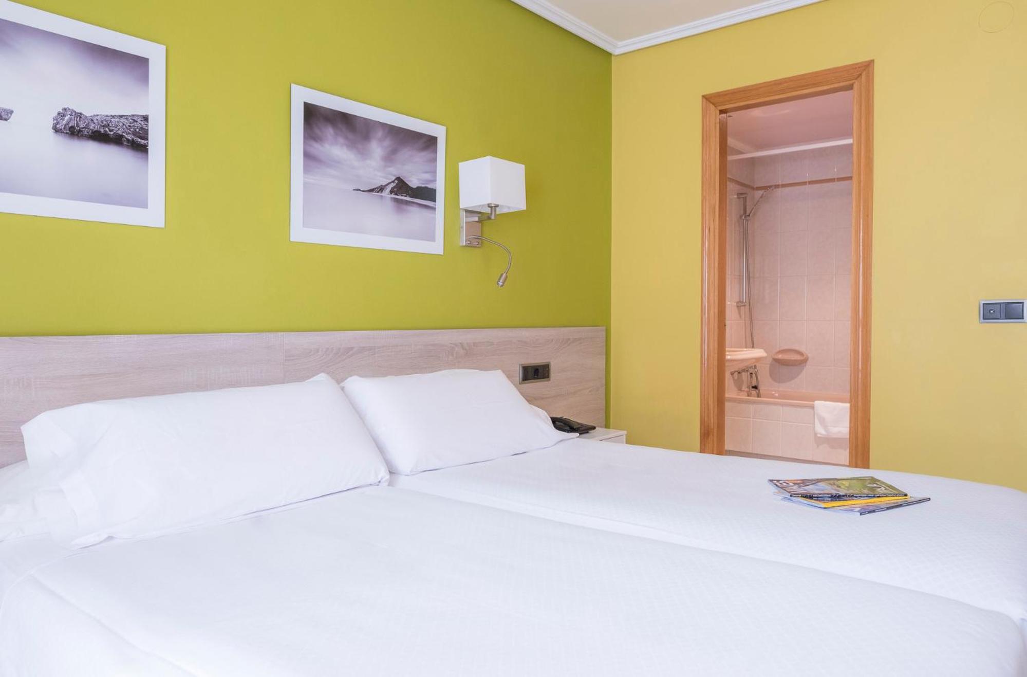 Double or Twin Room - Photo 22