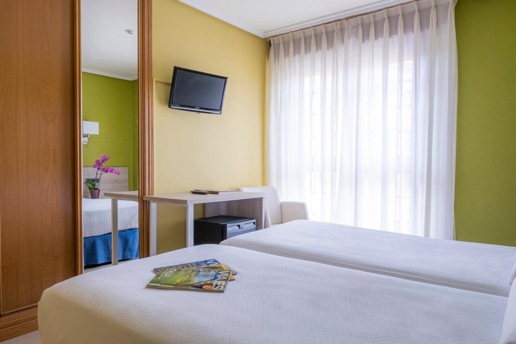 Double or Twin Room - Photo 21