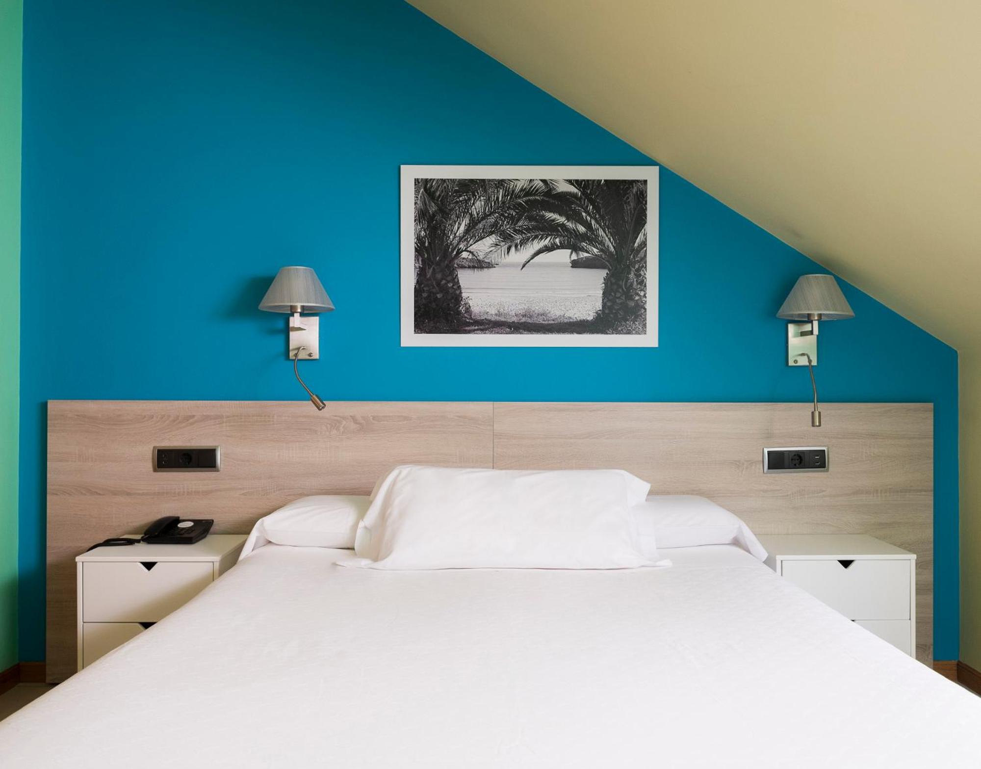 Double or Twin Room - Photo 13