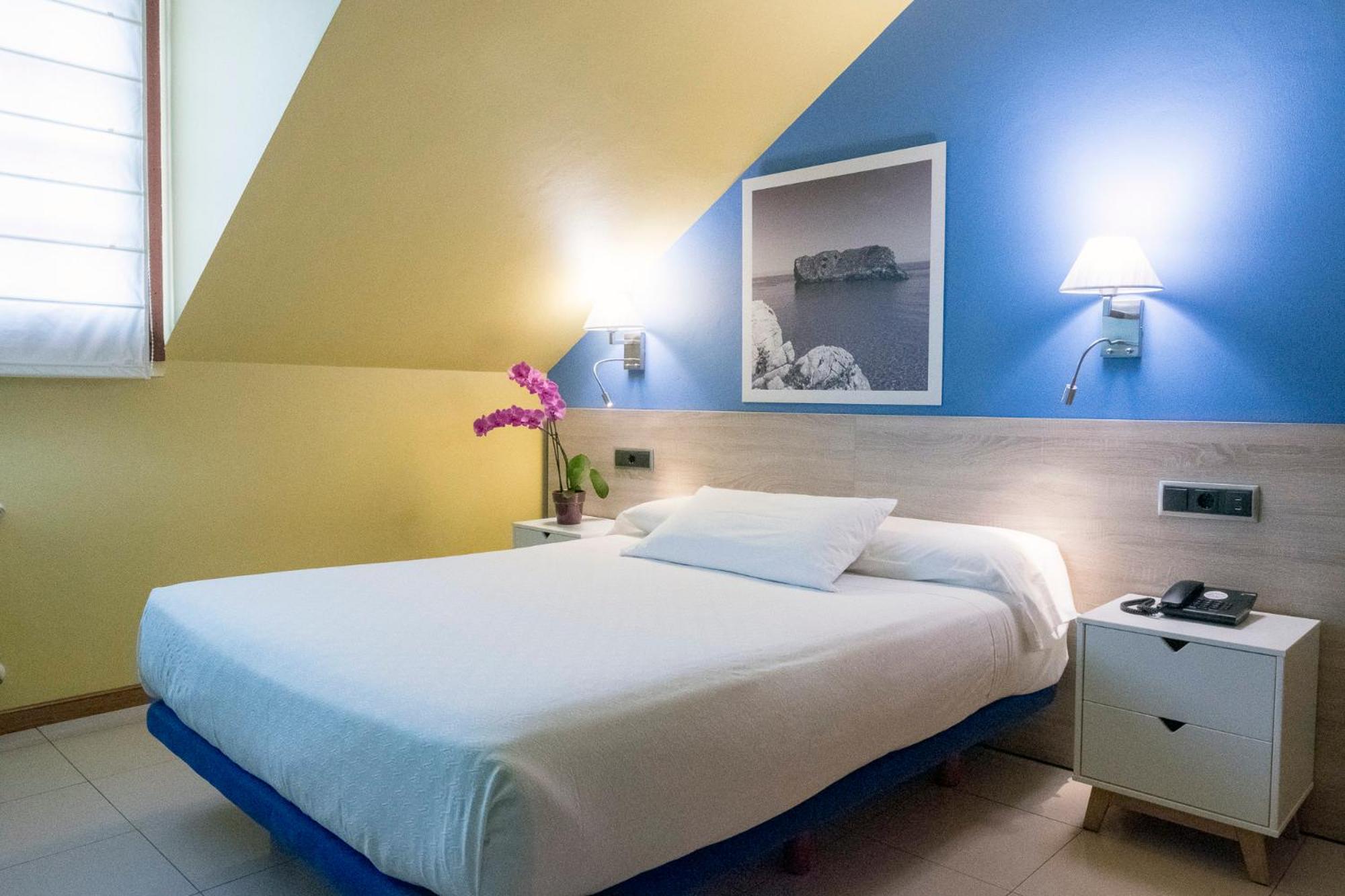 Double or Twin Room - Photo 26