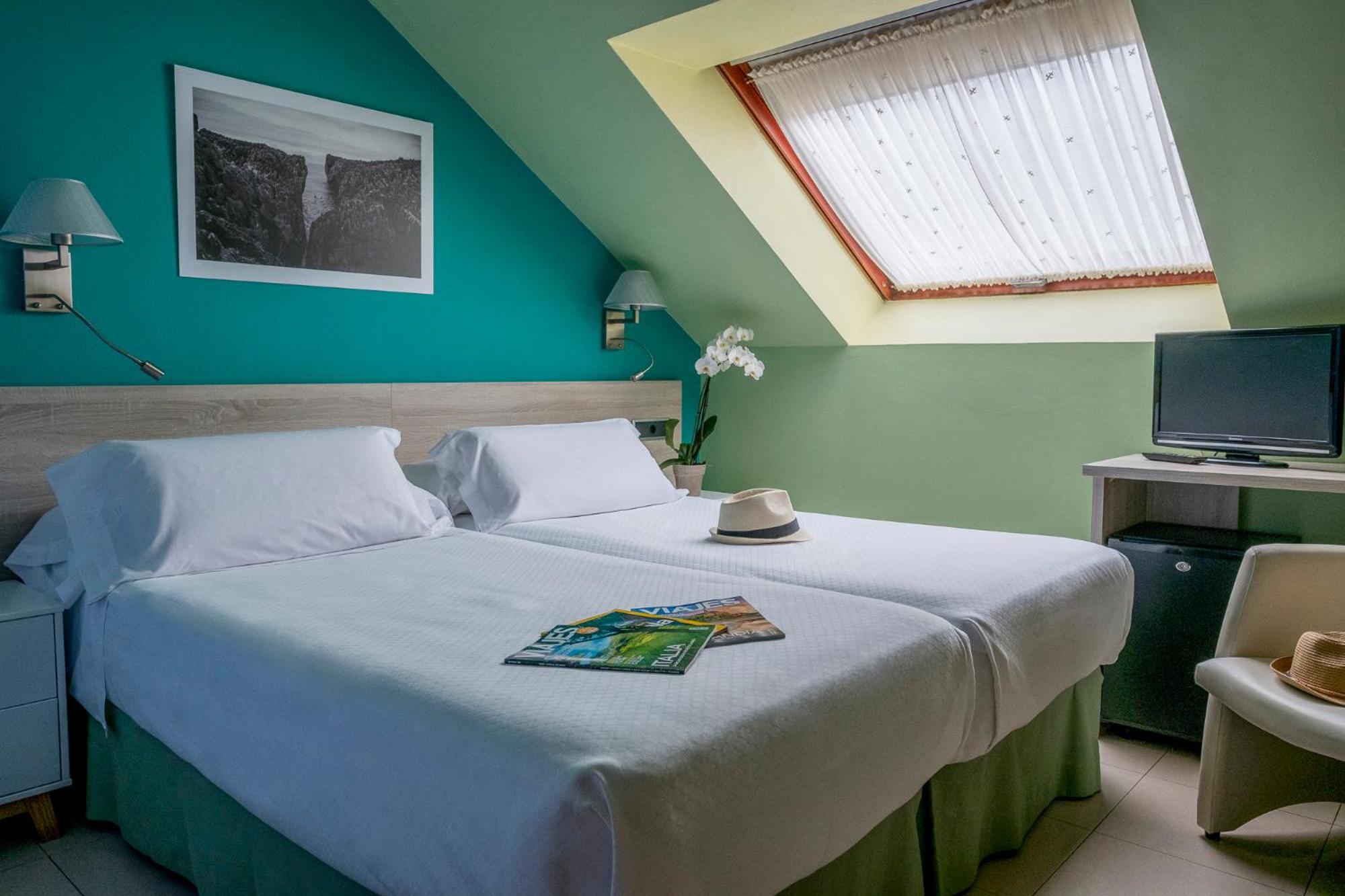 Double or Twin Room - Photo 25