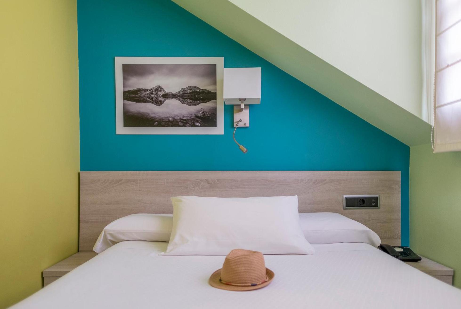 Double or Twin Room - Photo 23