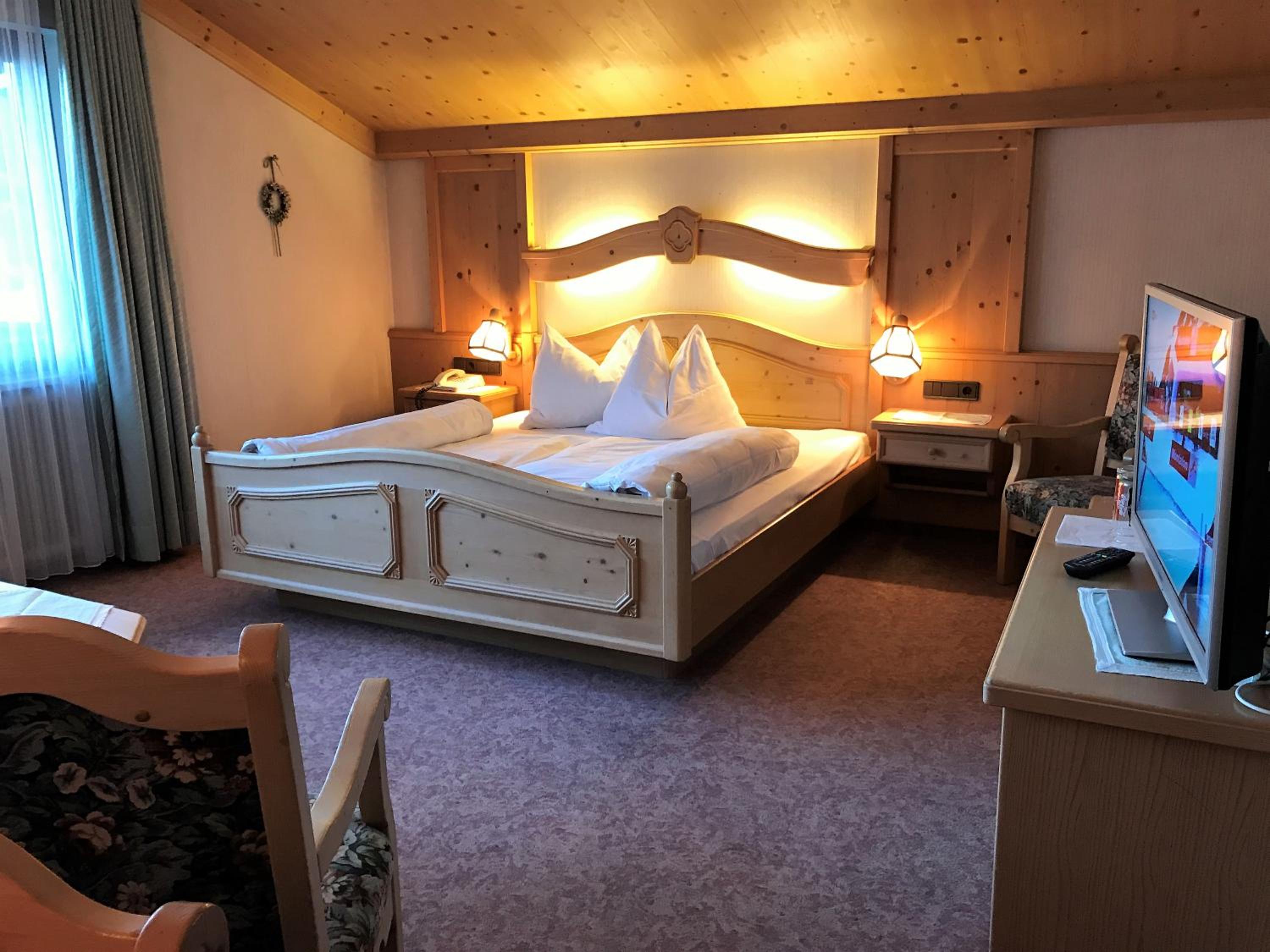 Double Room with Balcony and East View - Photo 2