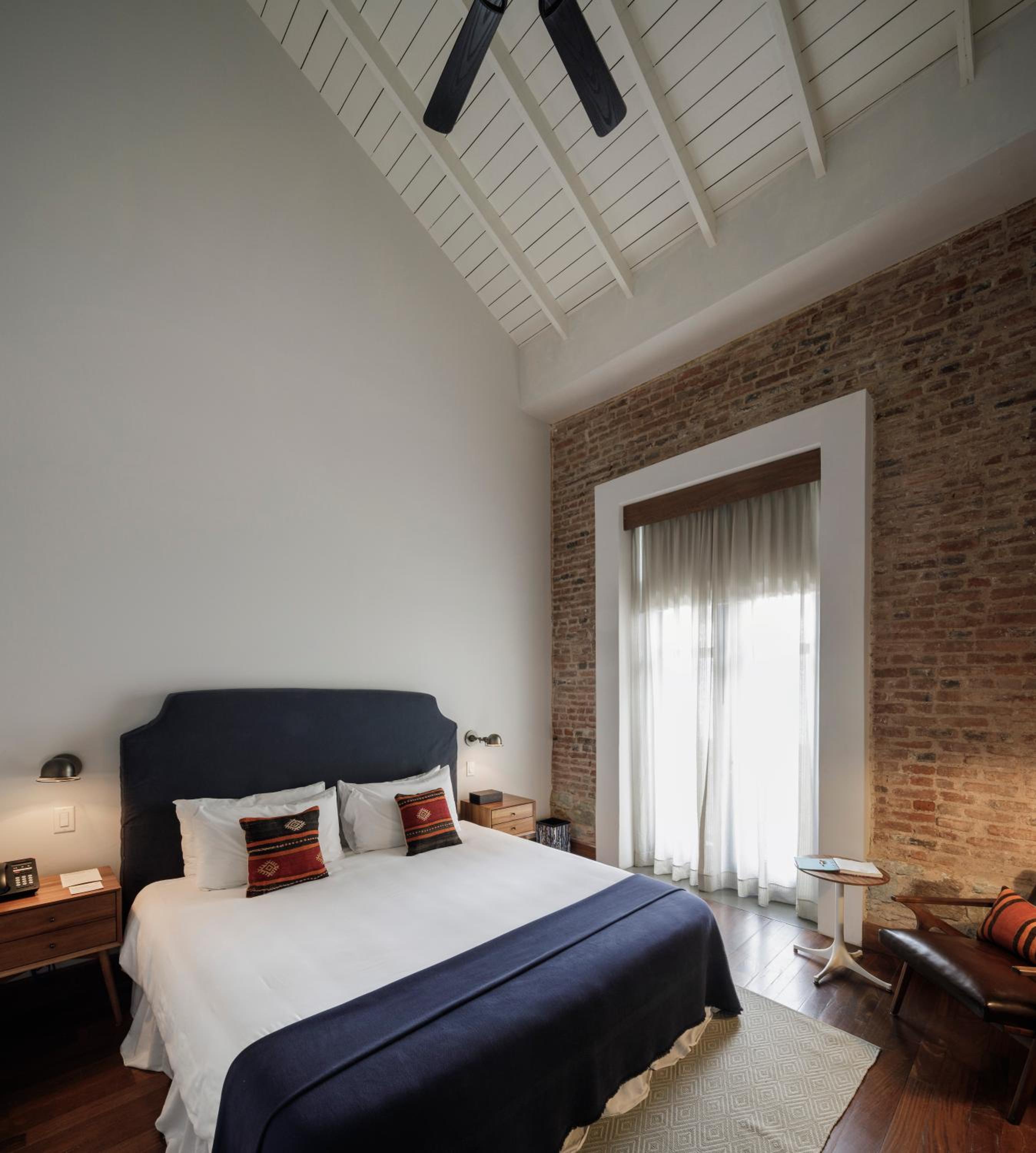 Deluxe King Room photo 1