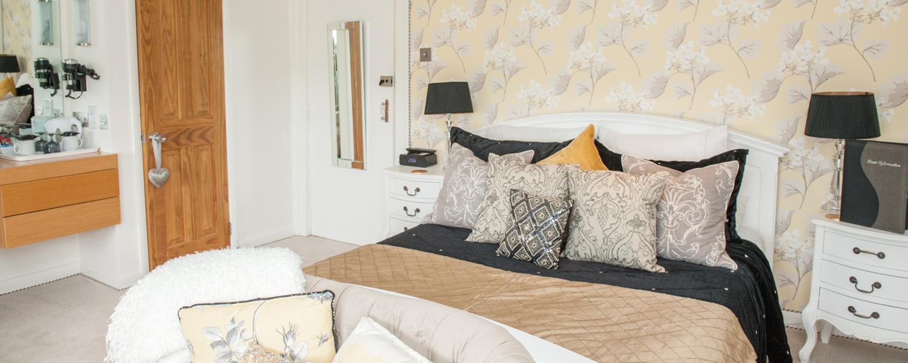 Superior King-Size Room - Photo 2