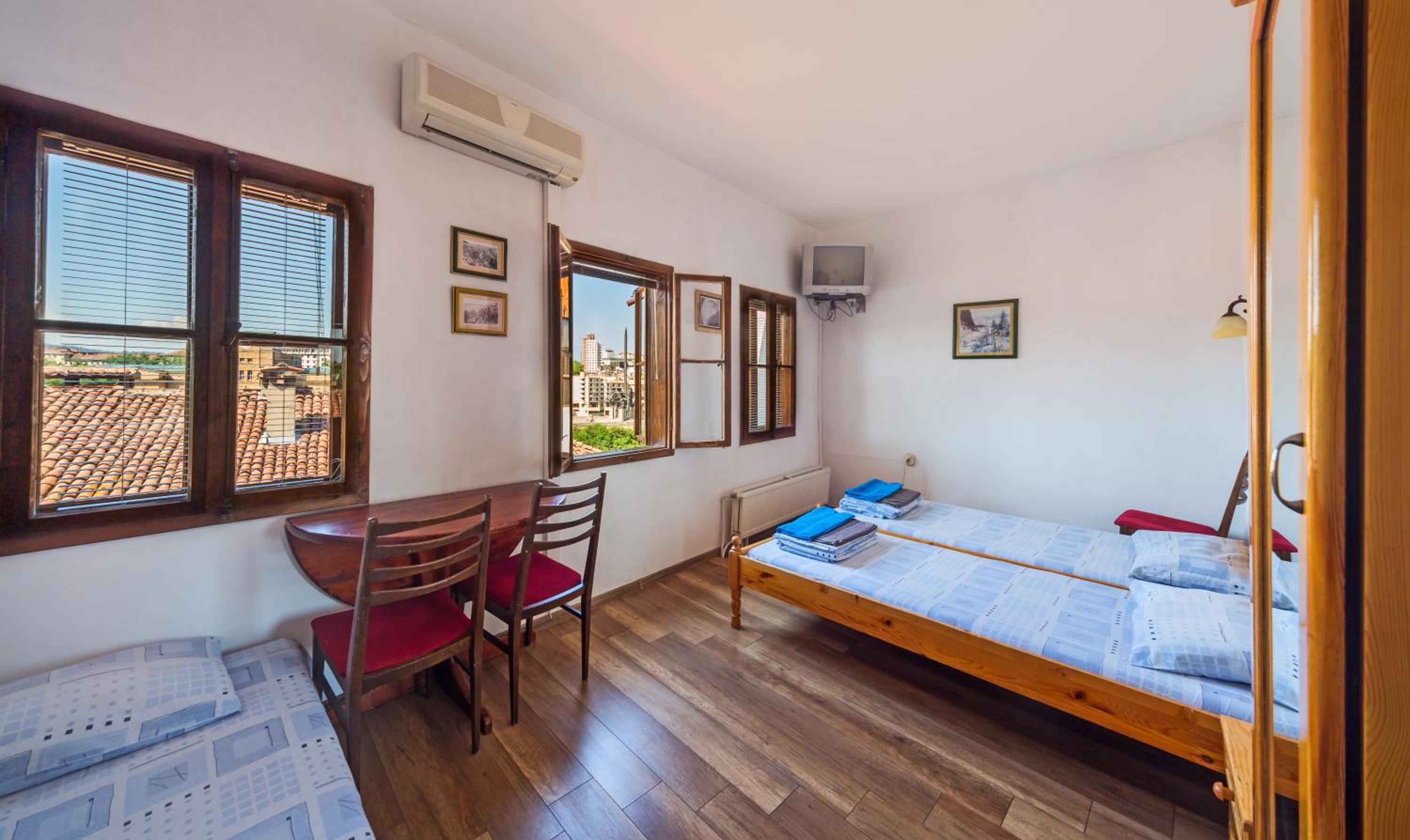 Double or Twin Room with Shared Bathroom photo 3